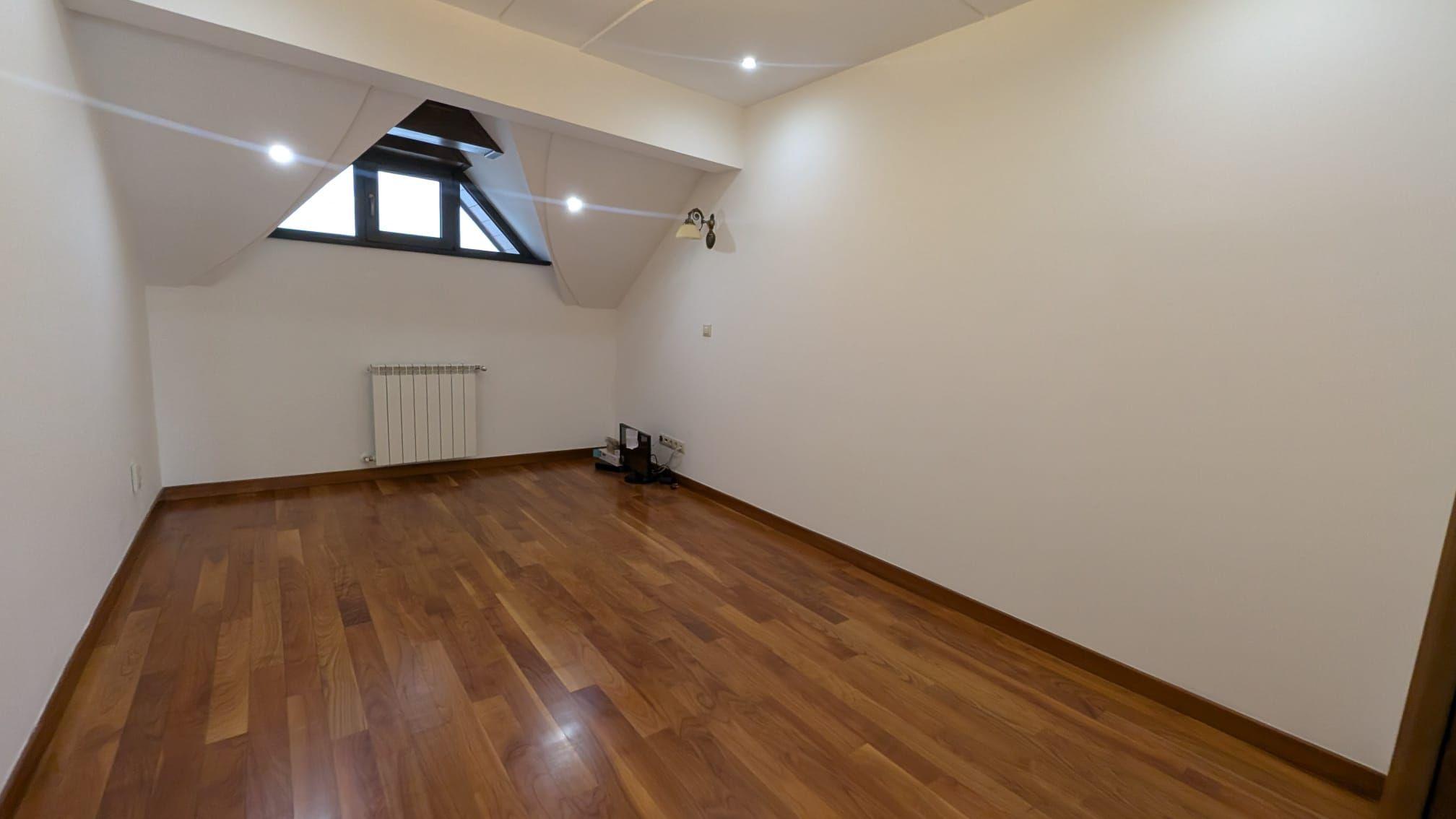 Vila cu 7 camere , 350 mp utili , teren 470 mp zona Parc Sub Arini - 11