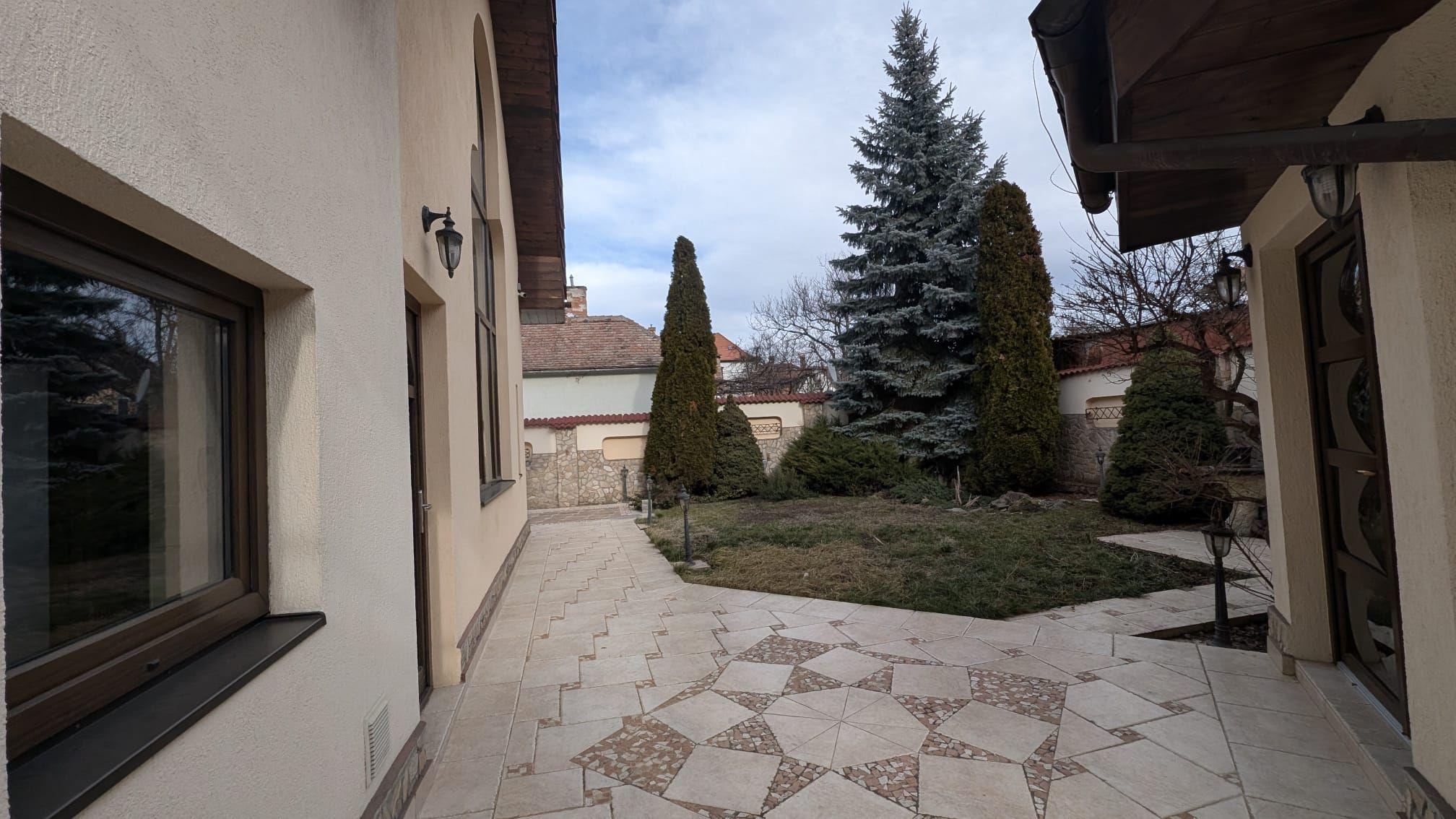 Vila cu 7 camere , 350 mp utili , teren 470 mp zona Parc Sub Arini - 4