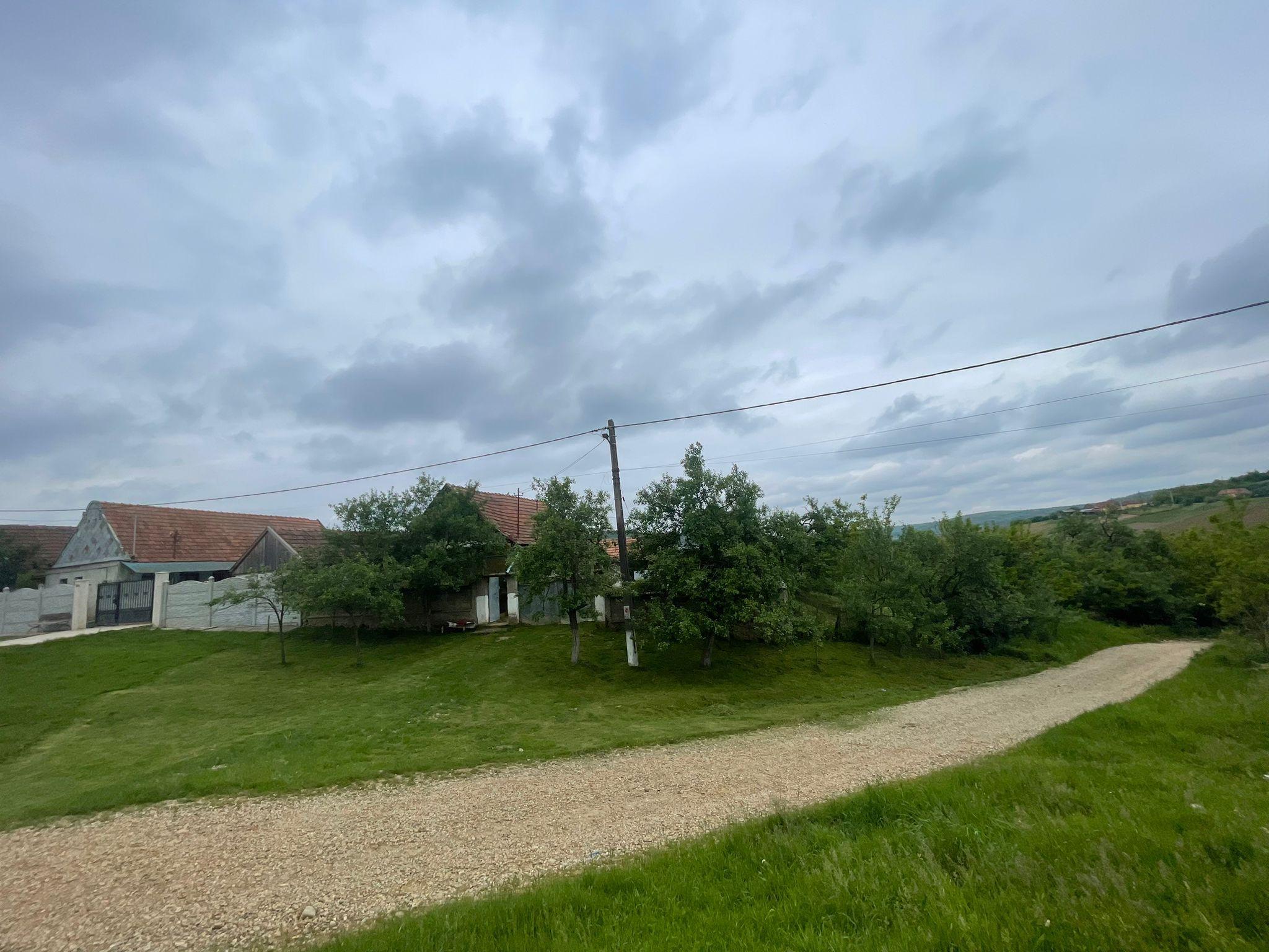 De vânzare | Casă tradițională pe deal + teren 2.470 mp | Sat Burzuc | - 4