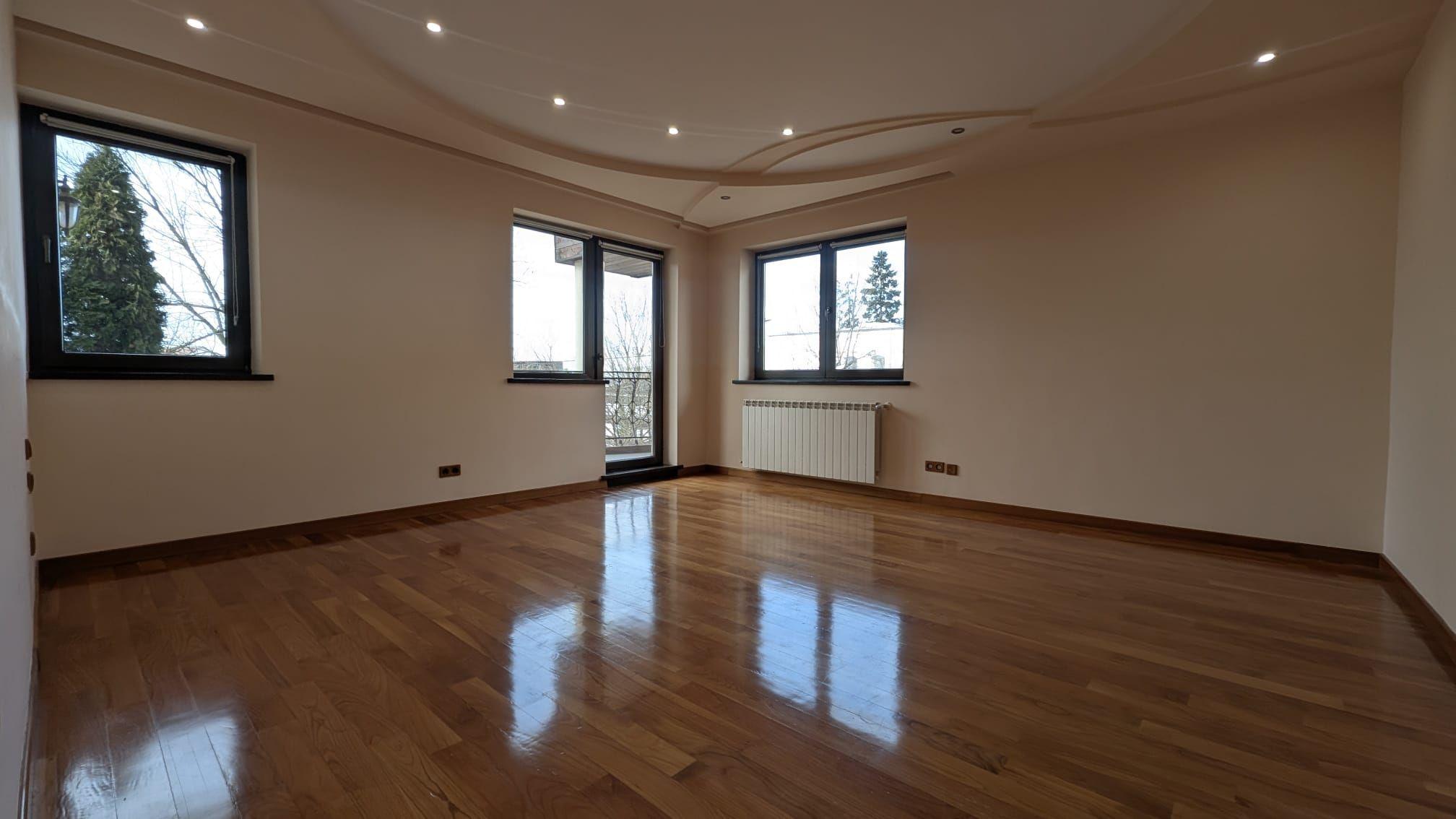 Vila cu 7 camere , 350 mp utili , teren 470 mp zona Parc Sub Arini - 8