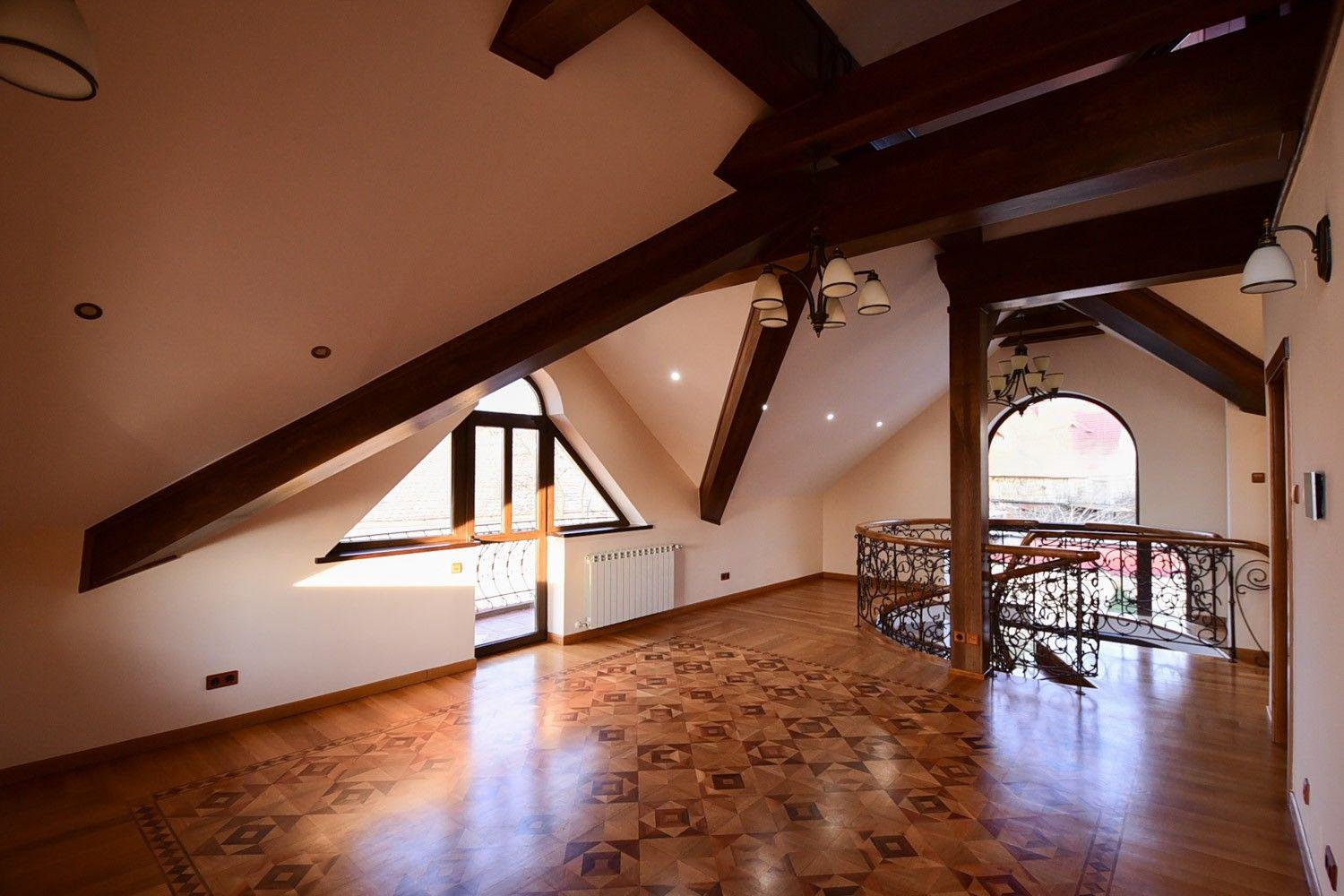 Vila cu 7 camere , 350 mp utili , teren 470 mp zona Parc Sub Arini - 13