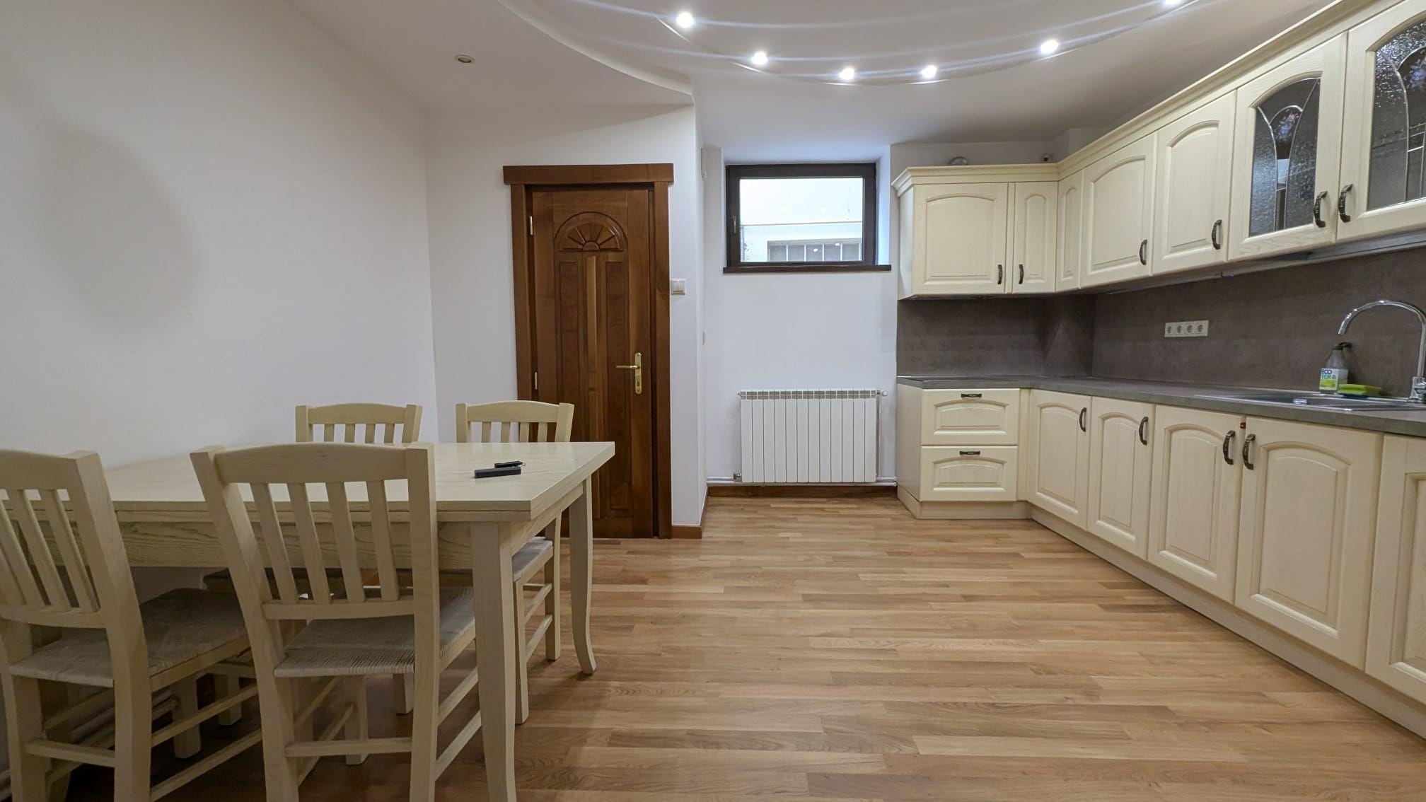 Vila cu 7 camere , 350 mp utili , teren 470 mp zona Parc Sub Arini - 10