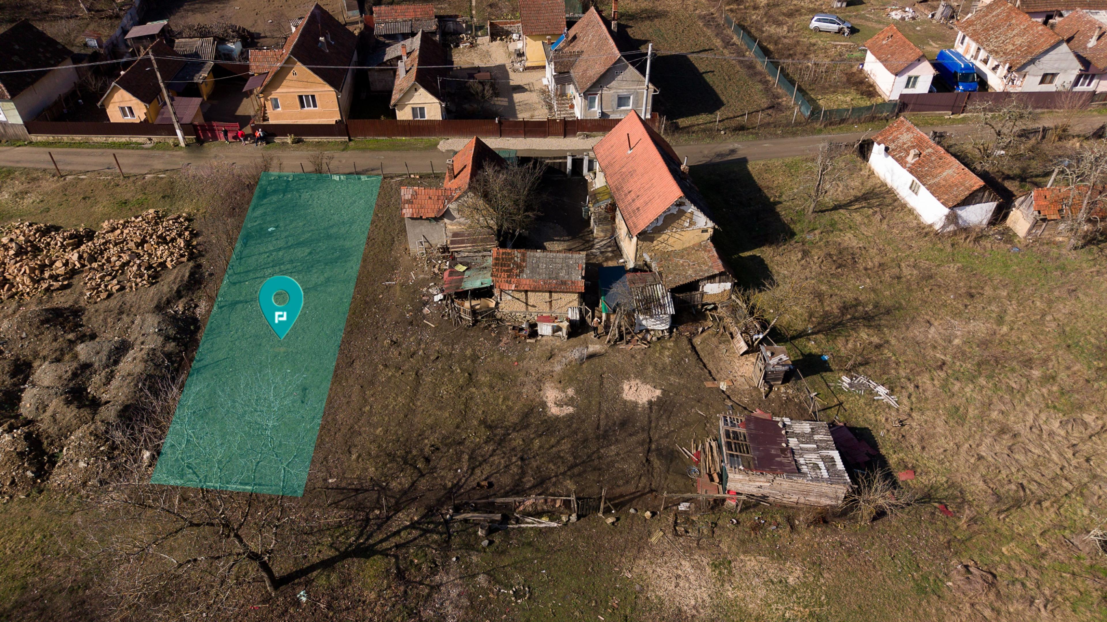 Teren intravilan de 302 mp în localitatea Șoimoș - 1