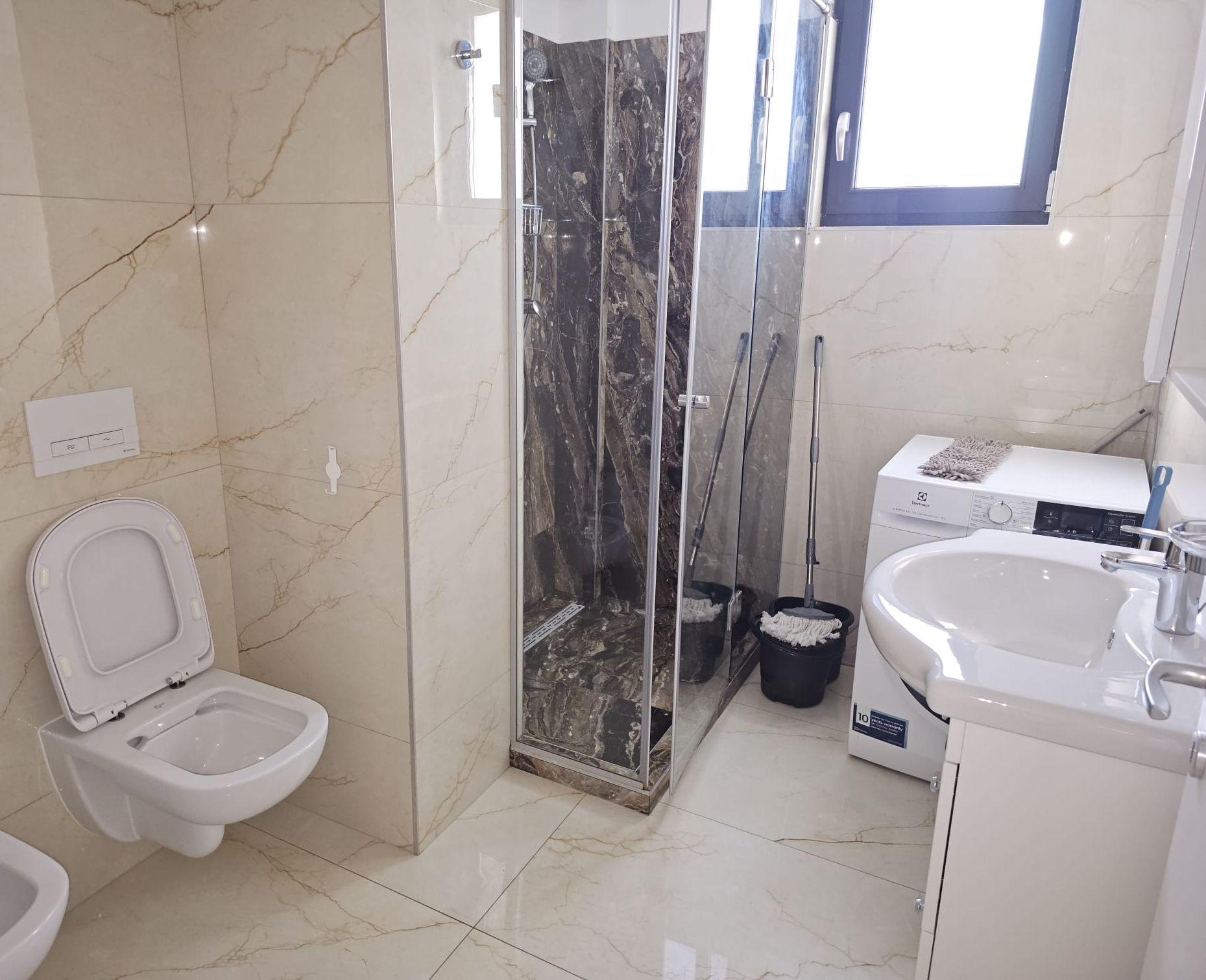 De vanzare - apartament cu 2 camere, Micro 17, bloc Roka - 139000 euro - 12