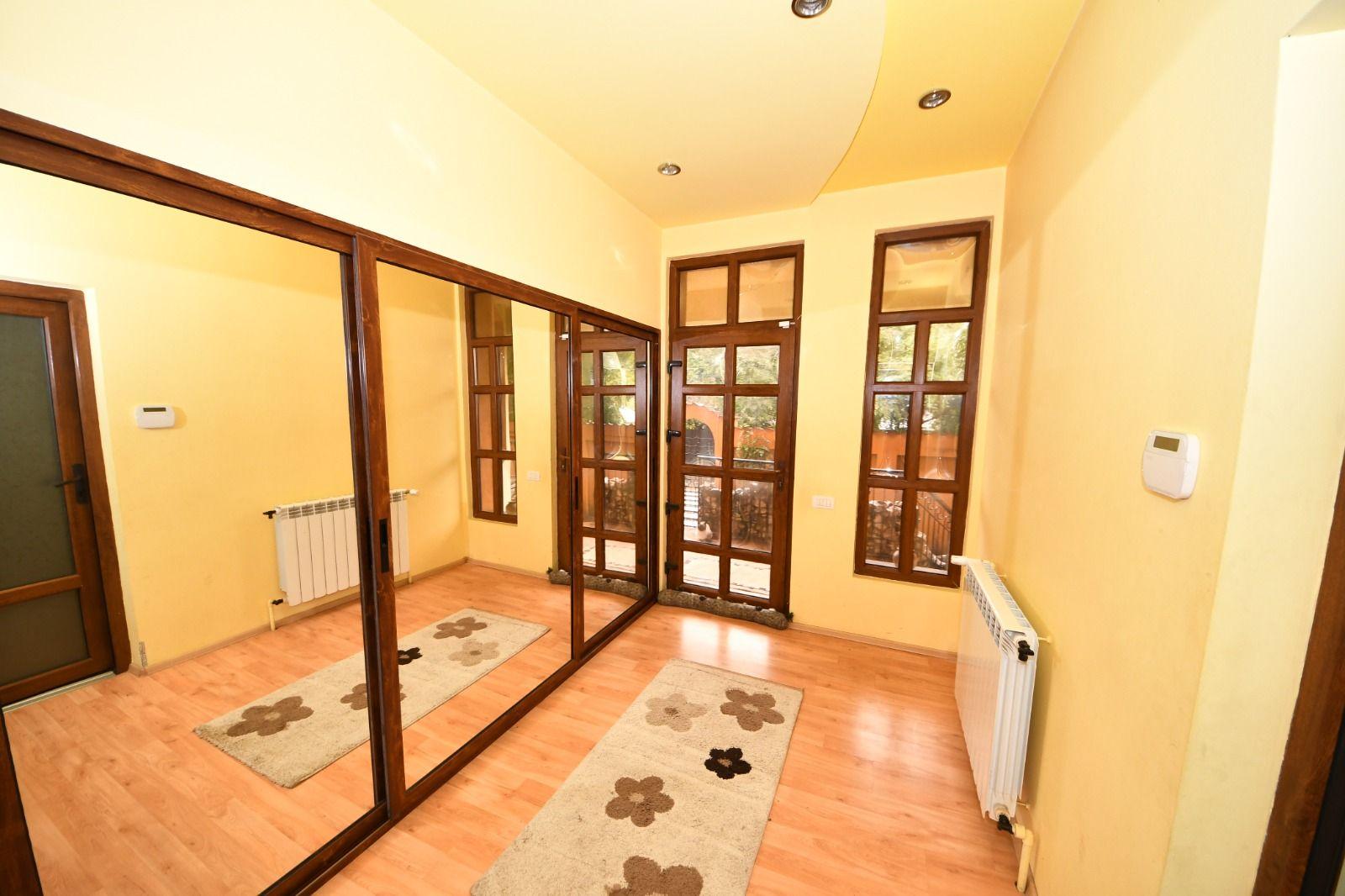 Vila spatioasa, pretabil pentru locuit/clinica, zona Micro 17 – Galati - 41