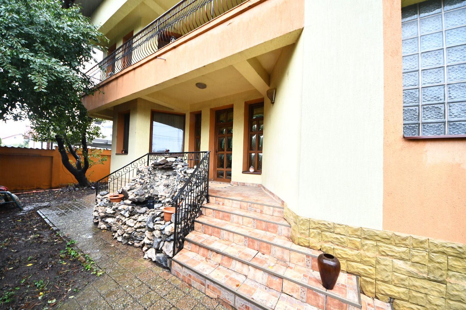 Vila spatioasa, pretabil pentru locuit/clinica, zona Micro 17 – Galati - 32