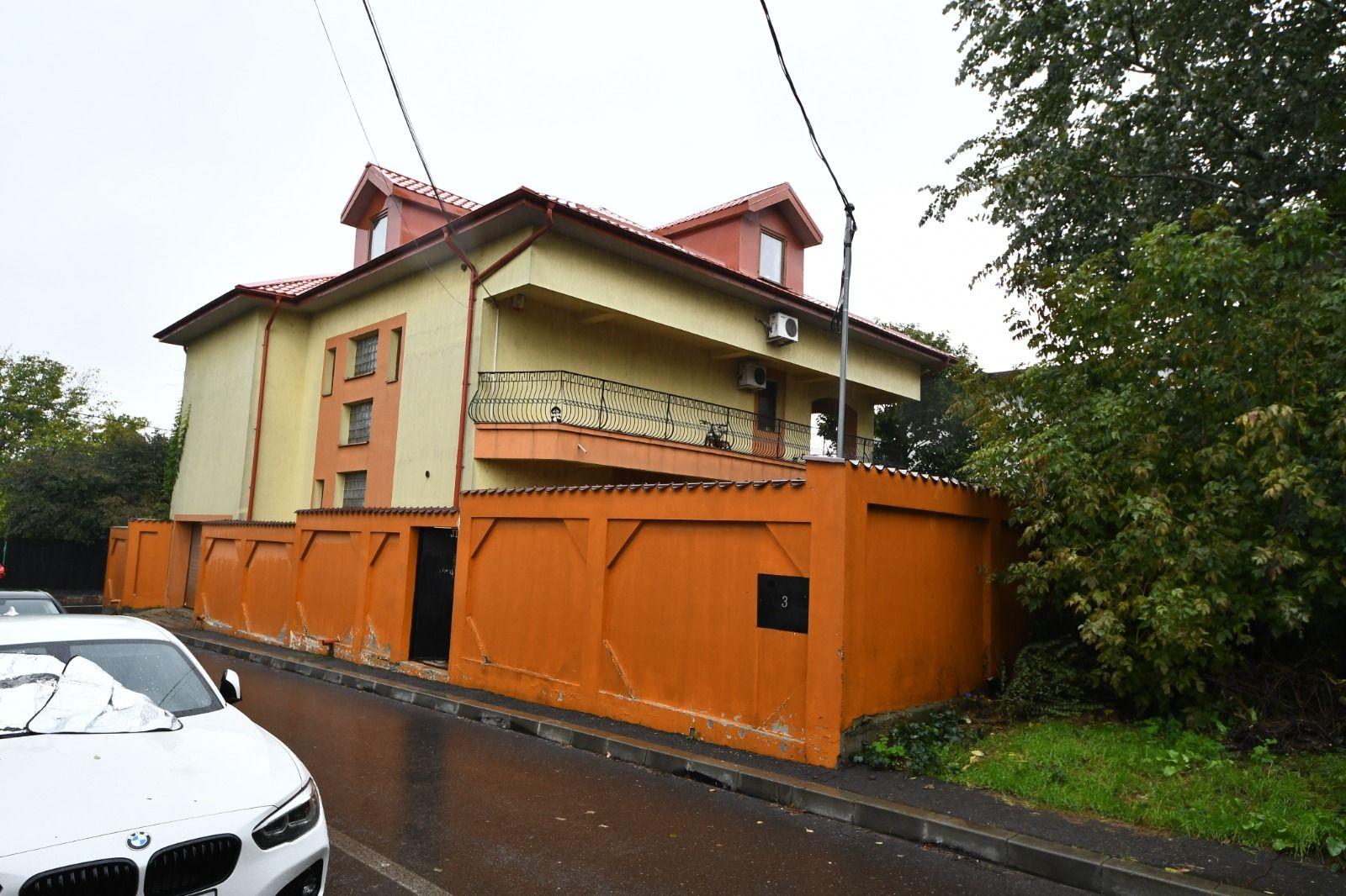 Vila spatioasa, pretabil pentru locuit/clinica, zona Micro 17 – Galati - 3