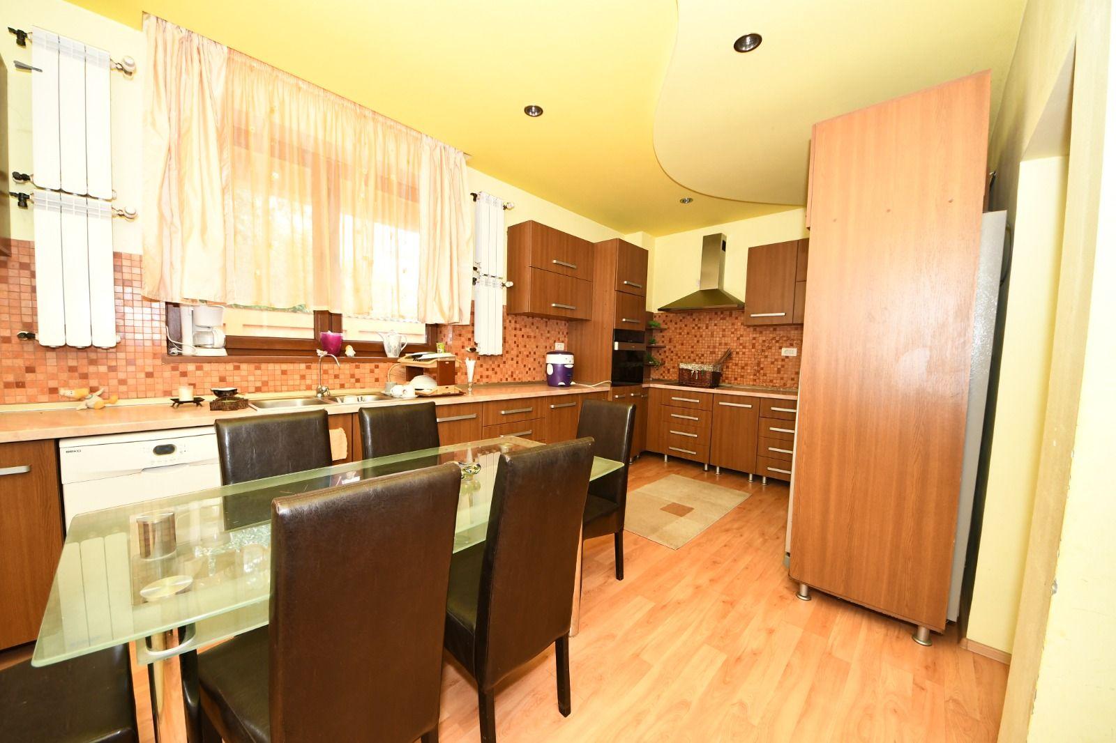 Vila spatioasa, pretabil pentru locuit/clinica, zona Micro 17 – Galati - 20