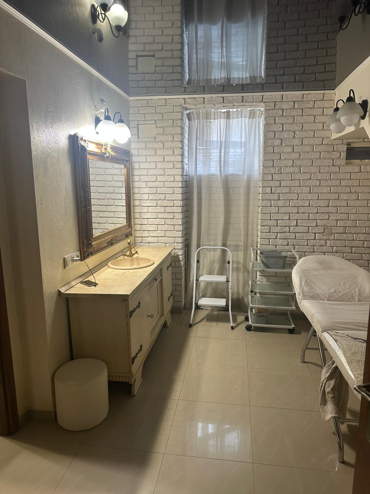 Spatiu comercial situat ultracentral, Pret 310.000 eur neg.comision 0% - 9