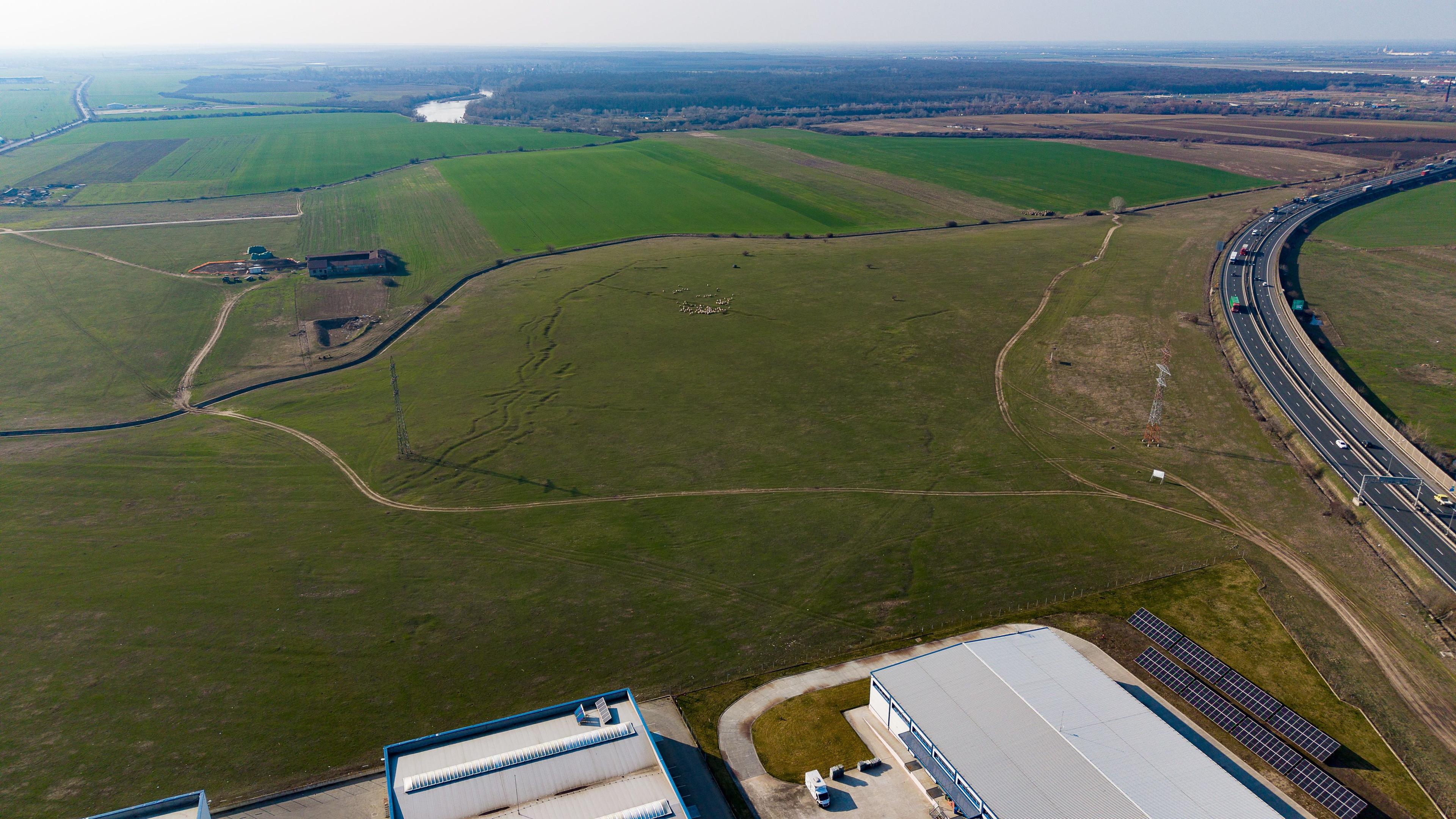 Teren de 107,000mp în zona industrială Zădareni - 12