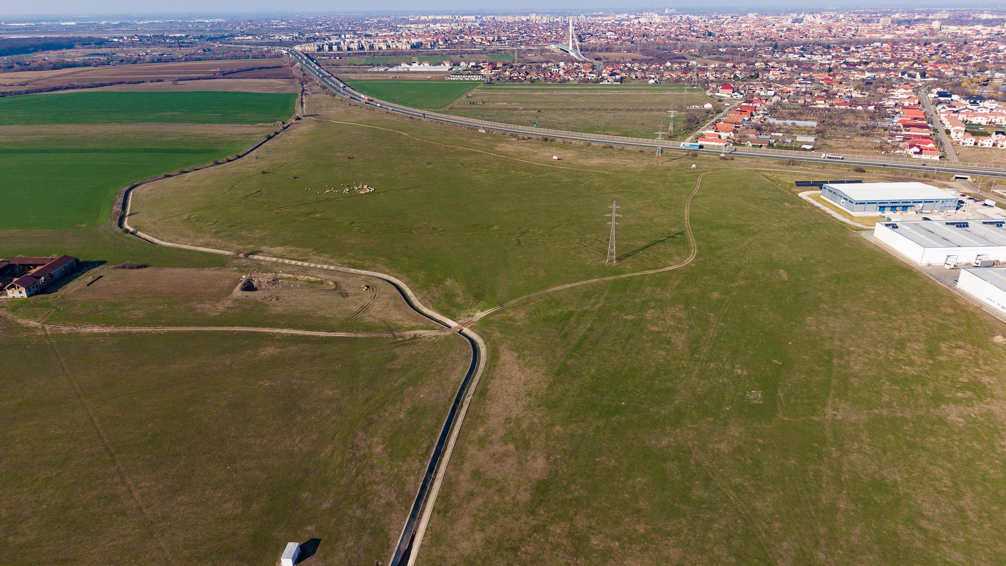 Teren de 107,000mp în zona industrială Zădareni - 21