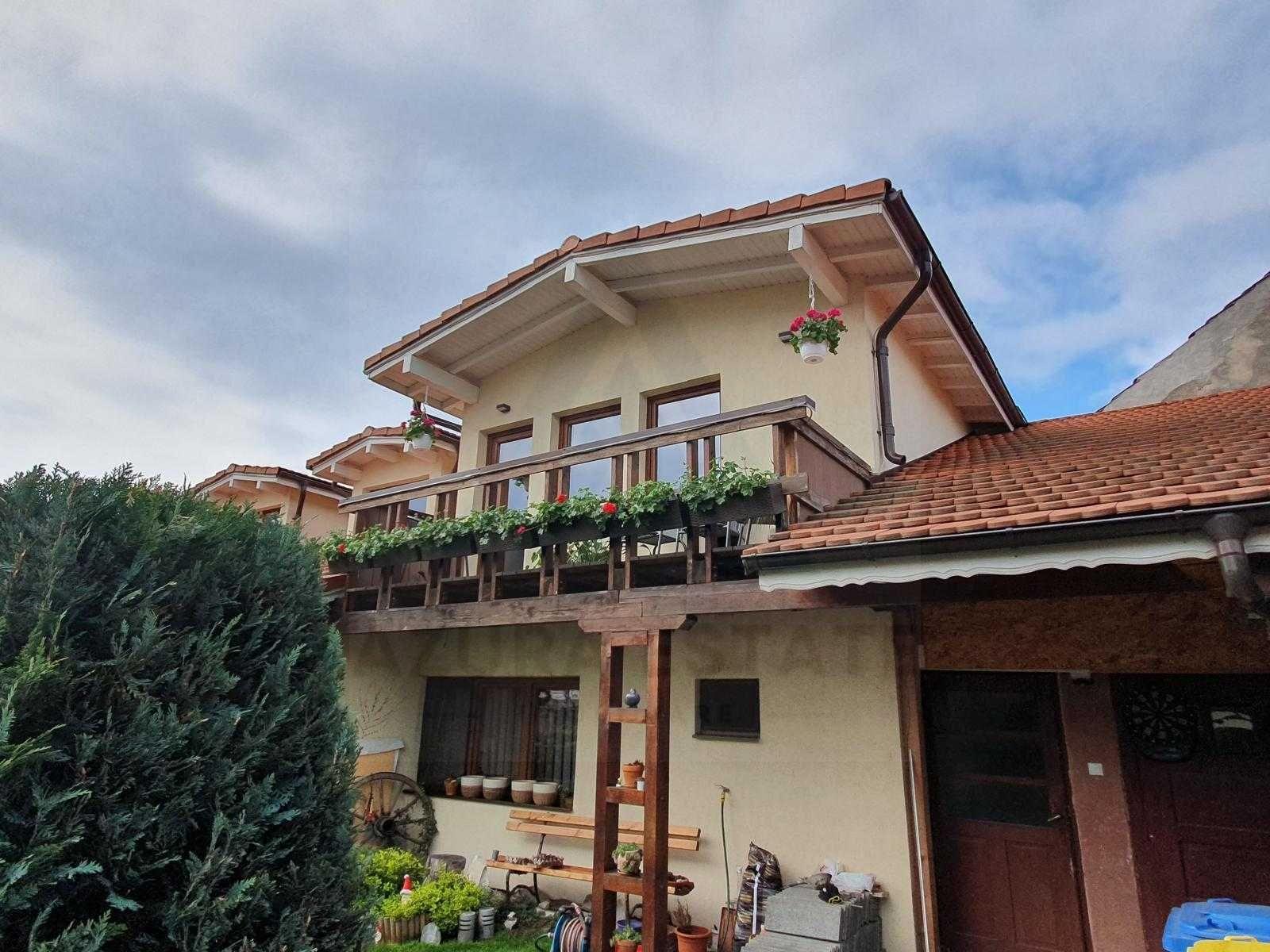 Casa pe 2 niveluri la curte 4 dormitoare 3 băi balcon zona Piata Cluj - 3