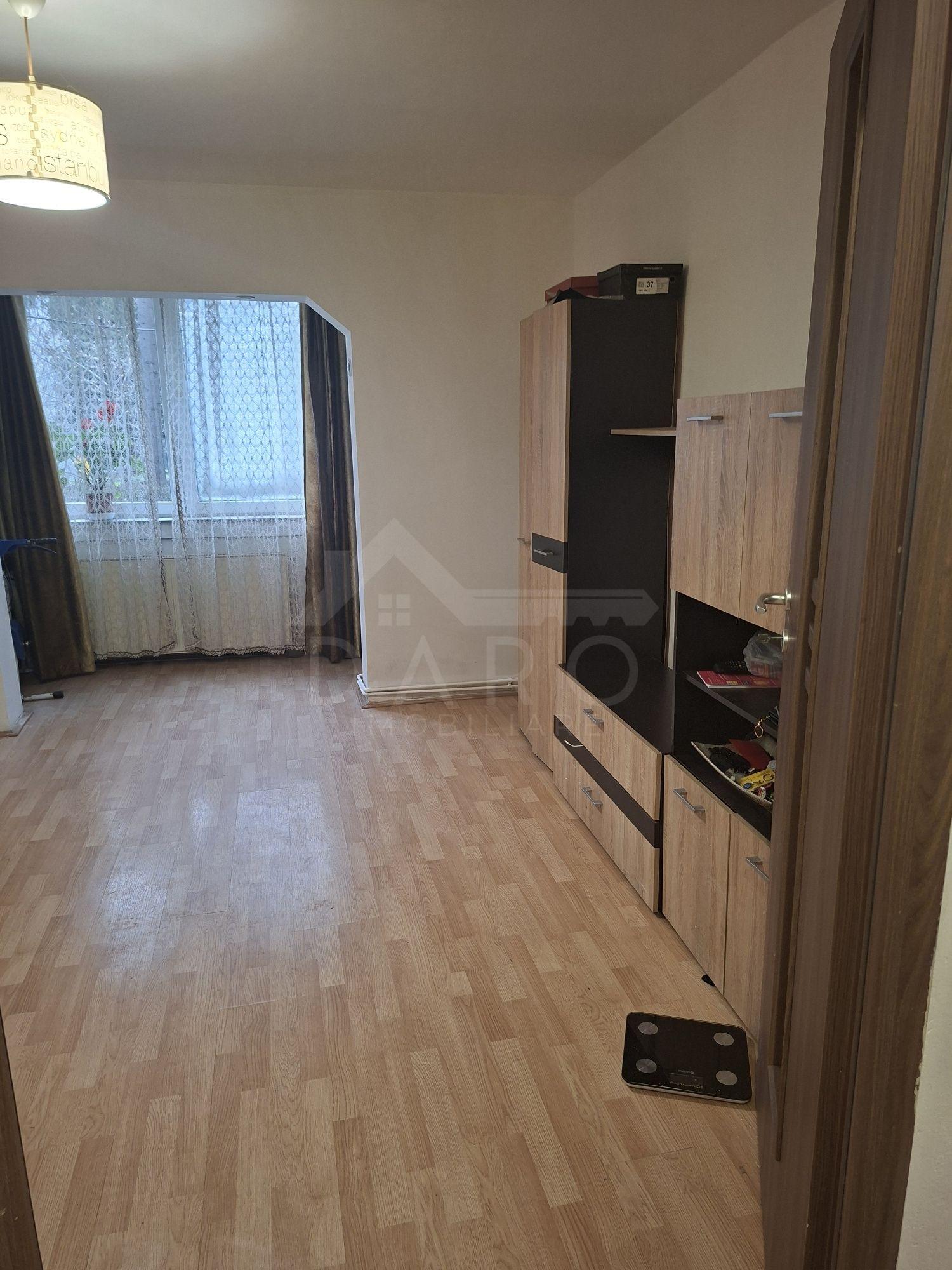 Vând apartament 3 camere - 1