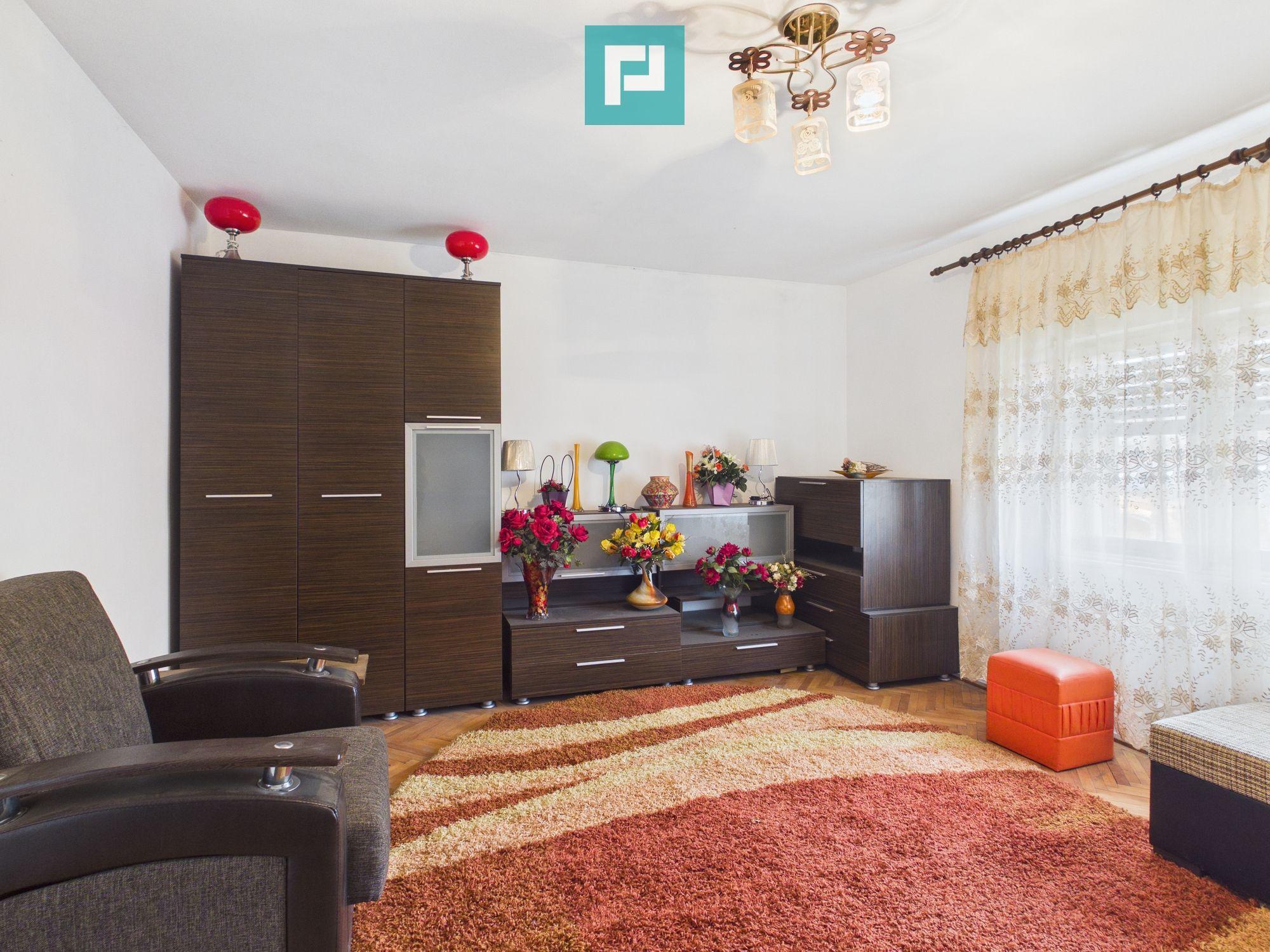 2 case separate + curte 1400 mp – Zona Dâmbovița