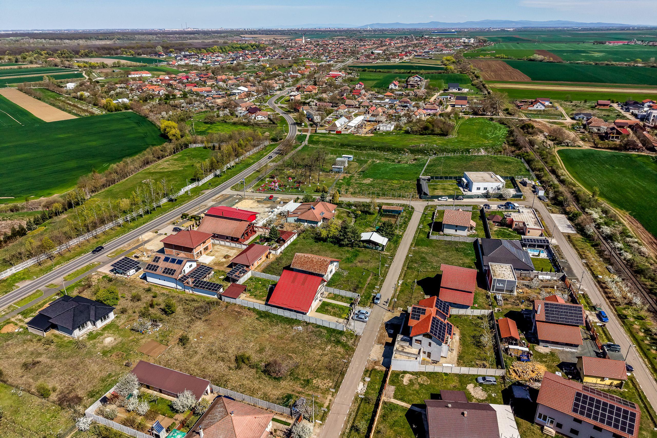 🏡 Casă P+1 la gri | 239 mp construiți | Călugareni -14 km de Arad - 13