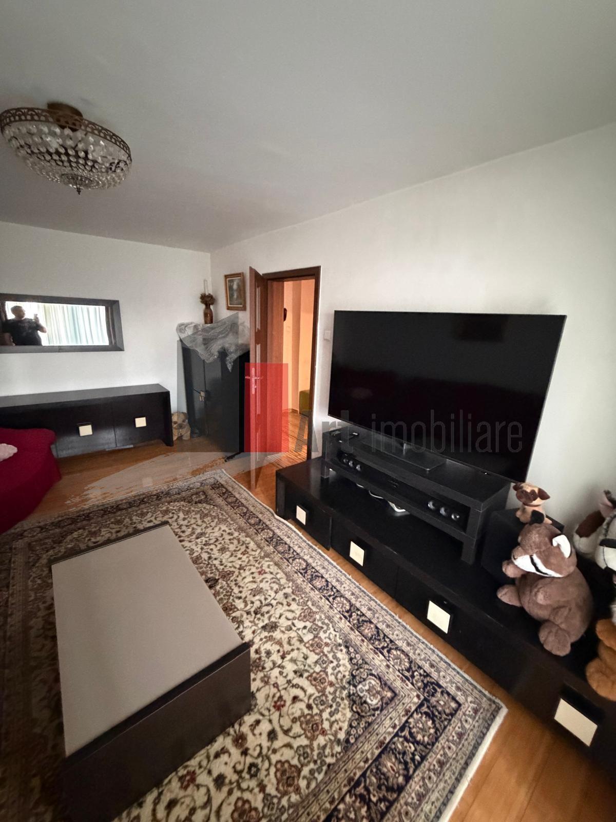Apartament cu trei camere de vanzare-Crangasi-loc de parcare - 1