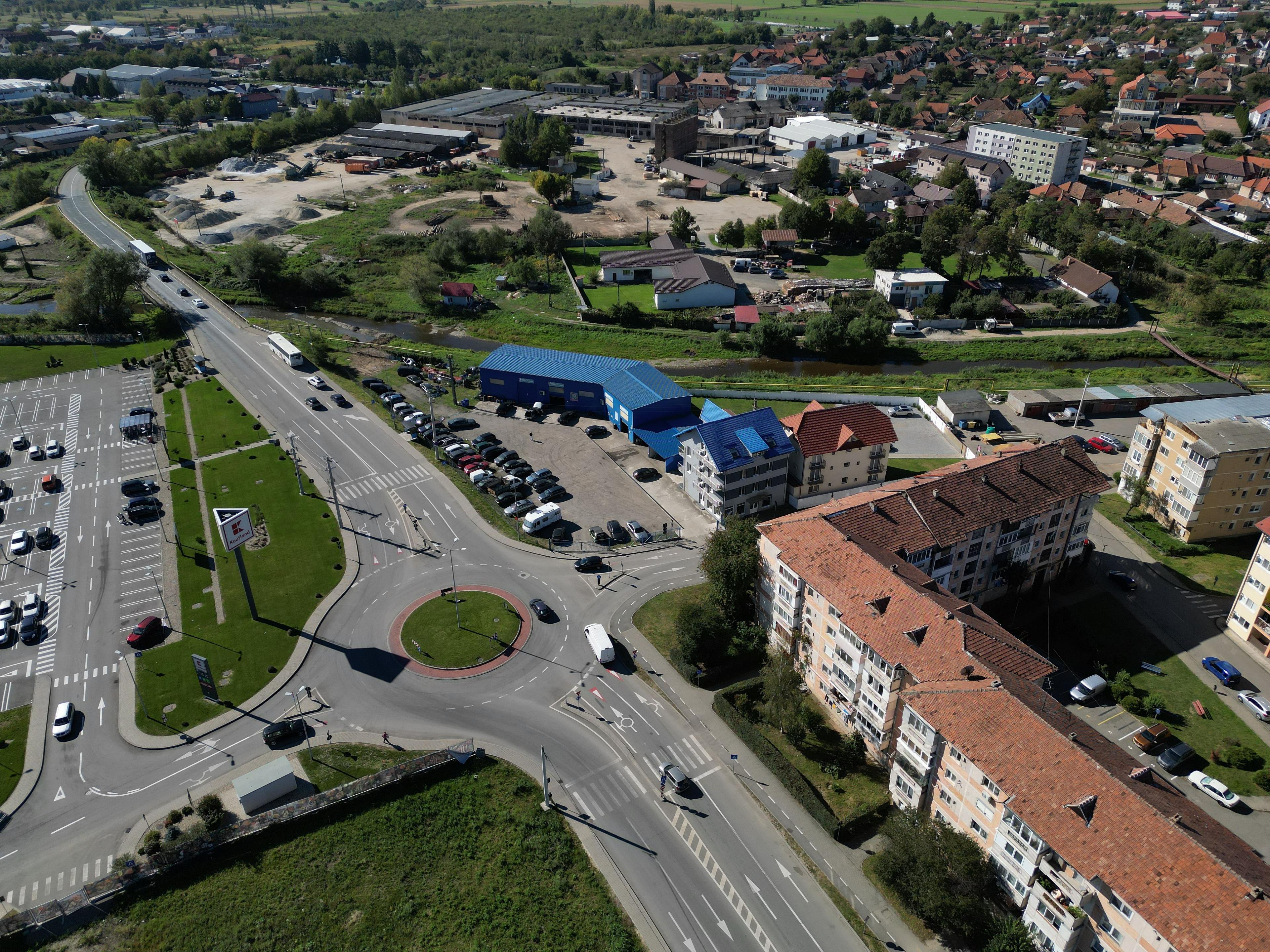 Oportunitate strategică de dezvoltare în Hațeg 3.079 mp - 1