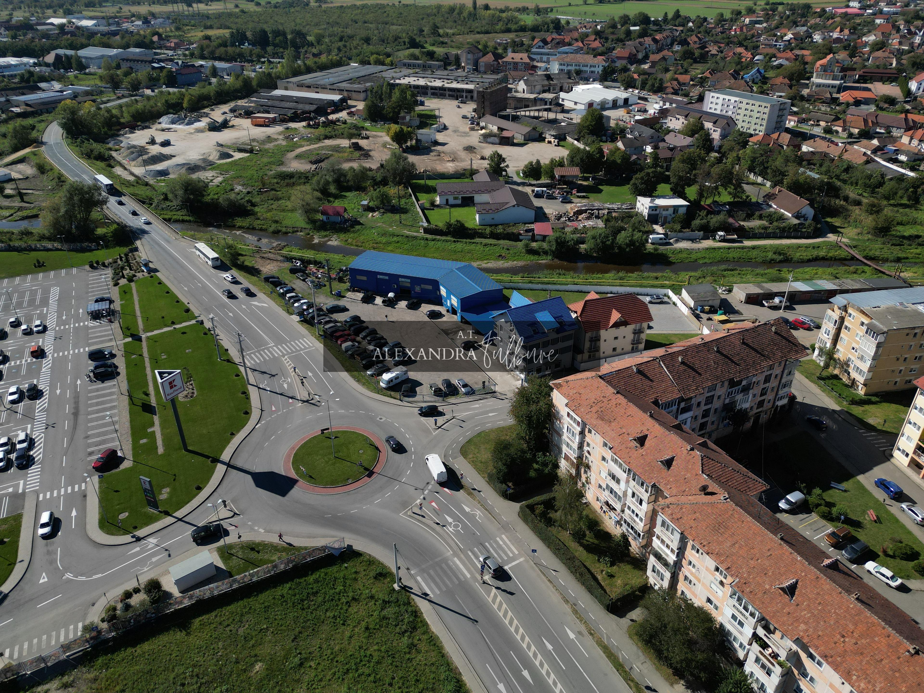 Oportunitate strategică de dezvoltare în Hațeg 3.079 mp - 1