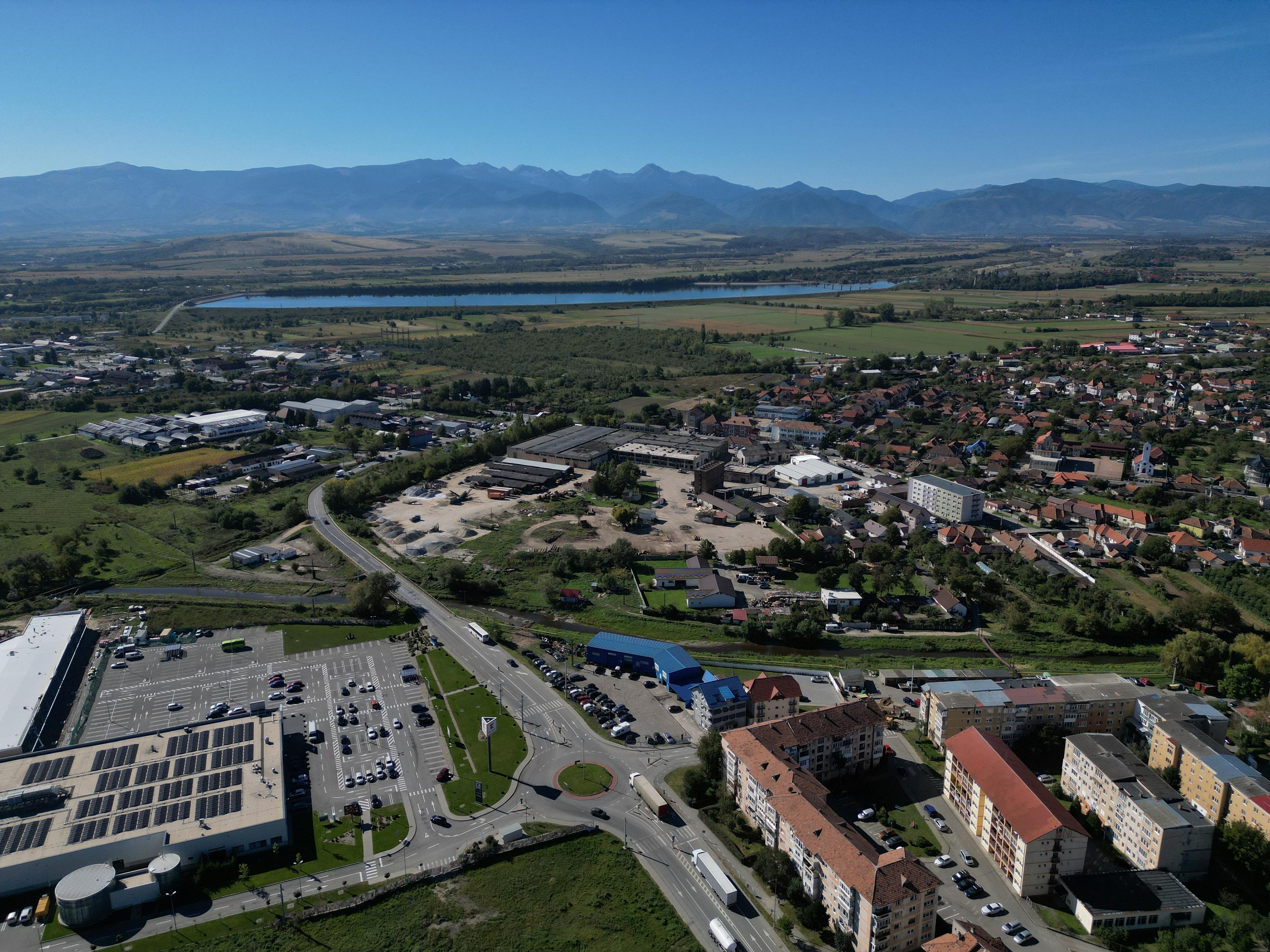 Oportunitate strategică de dezvoltare în Hațeg 3.079 mp - 3