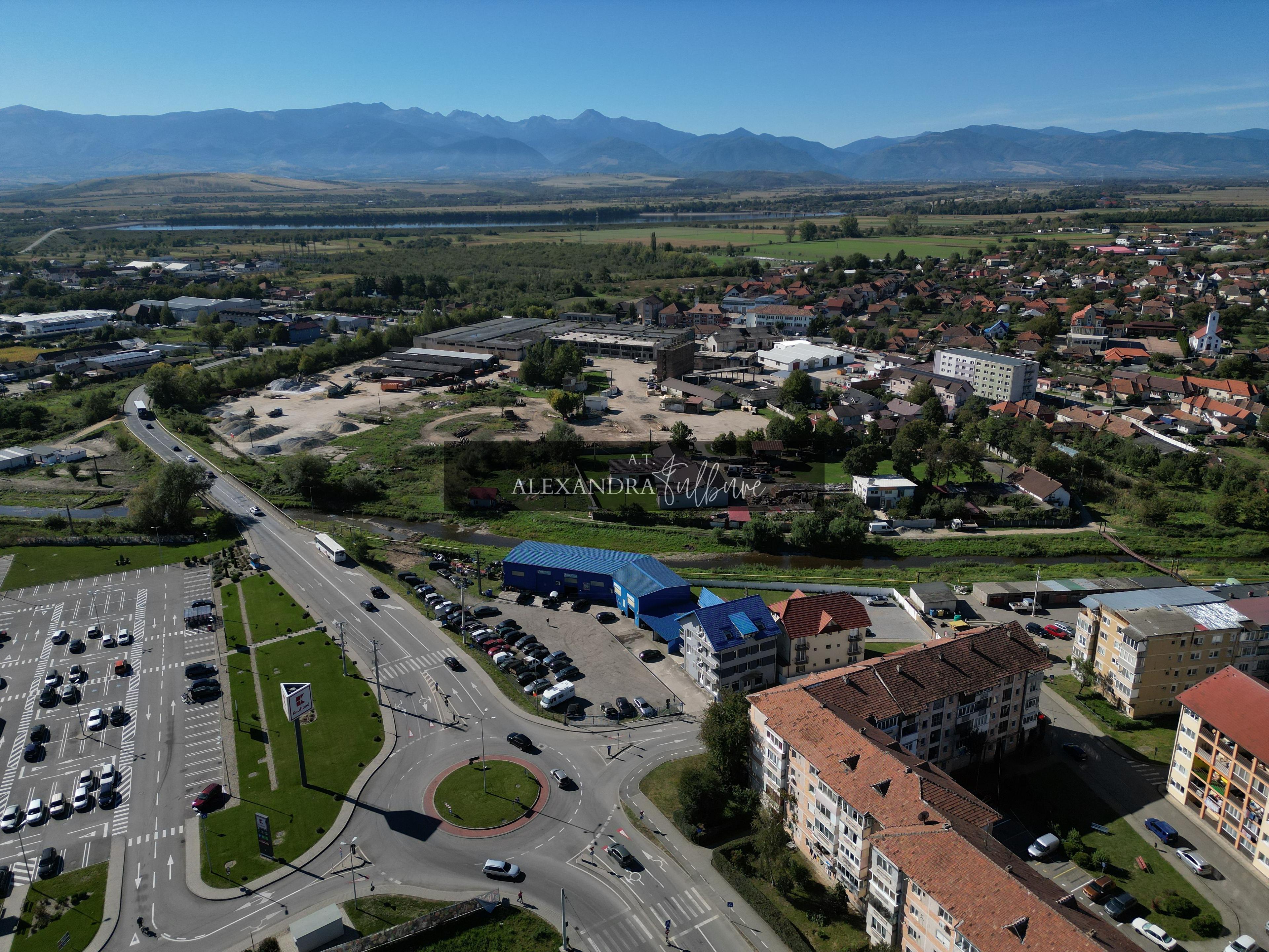Oportunitate strategică de dezvoltare în Hațeg 3.079 mp - 22