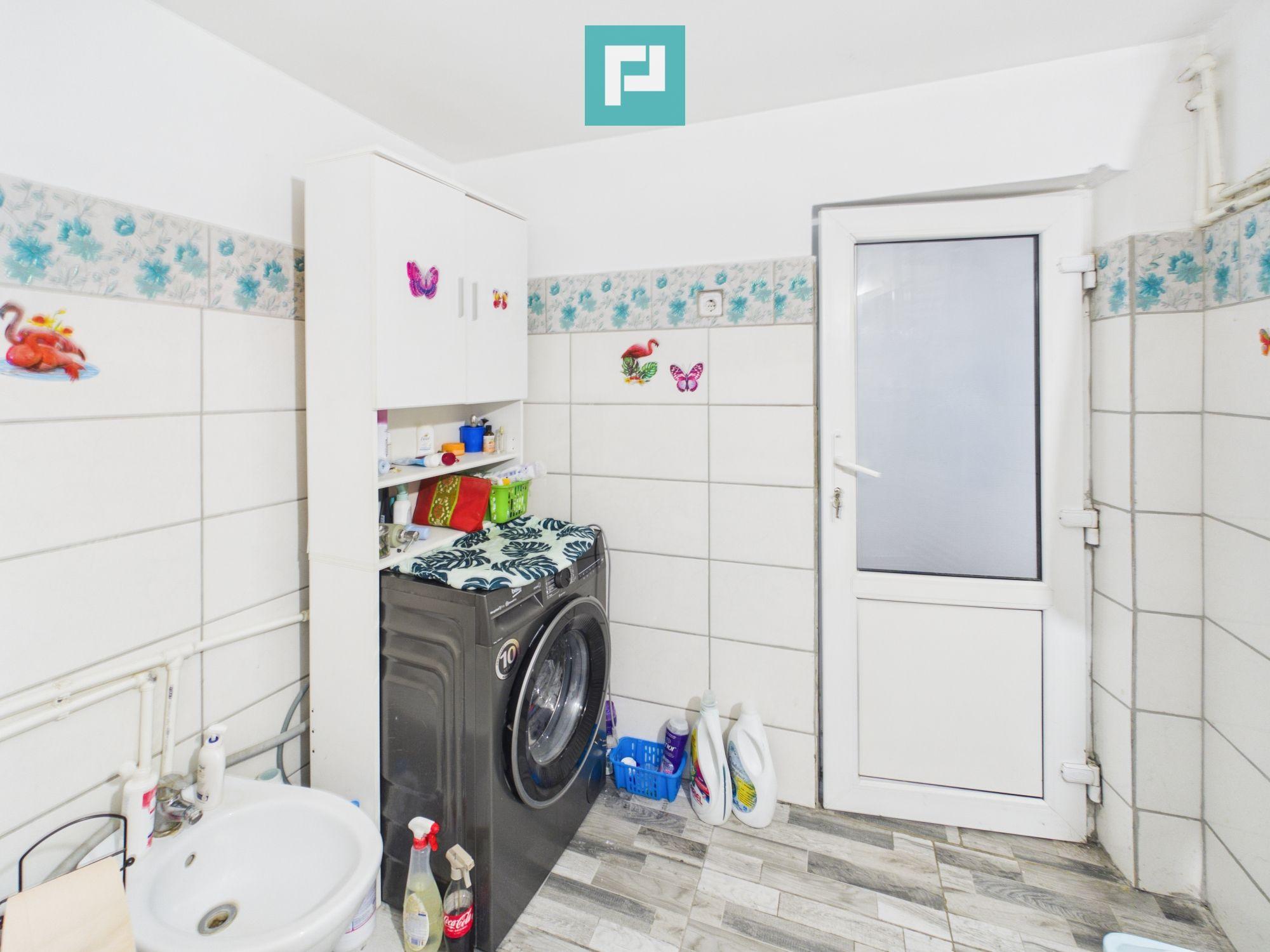 Casă retrasă cu 4 camere, teren 920 mp în Pișchia - 16