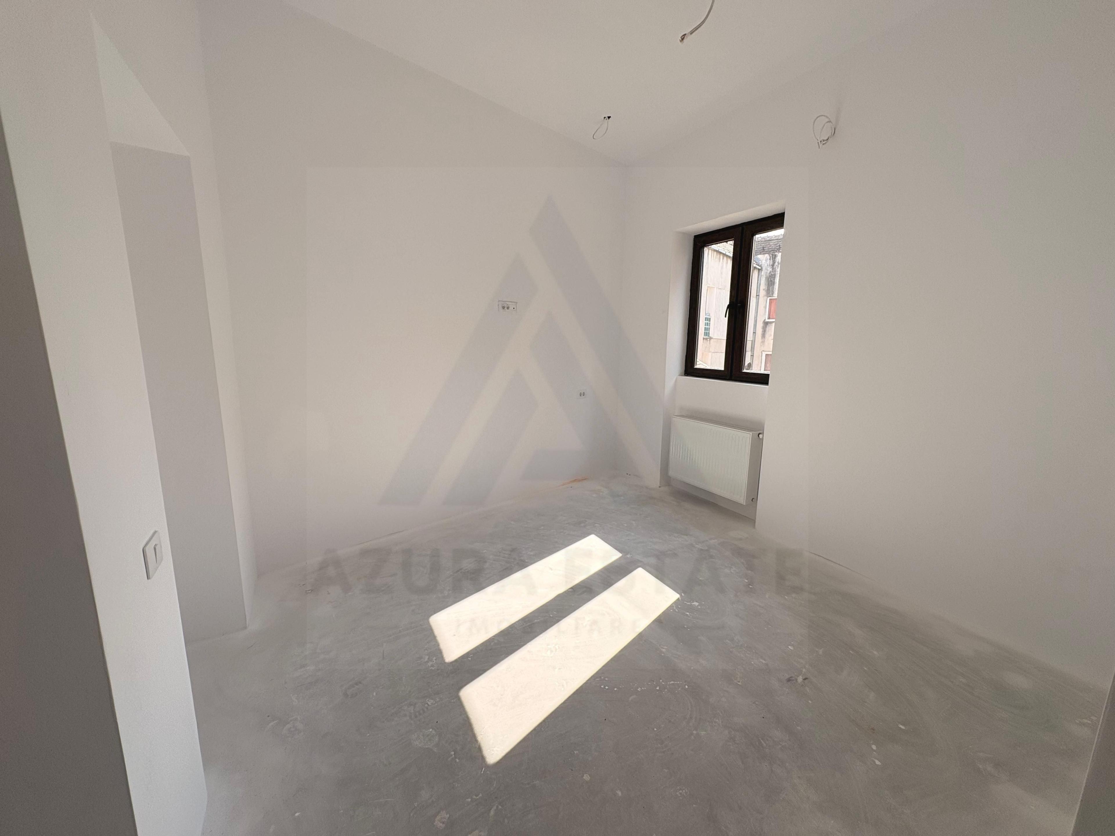 Apartament renovat 3 camere 2 bai 85 mp si pivnita în zona Central - 1