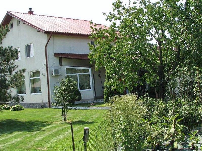Ciopani vila 5 camere teren 4000 mp - 4