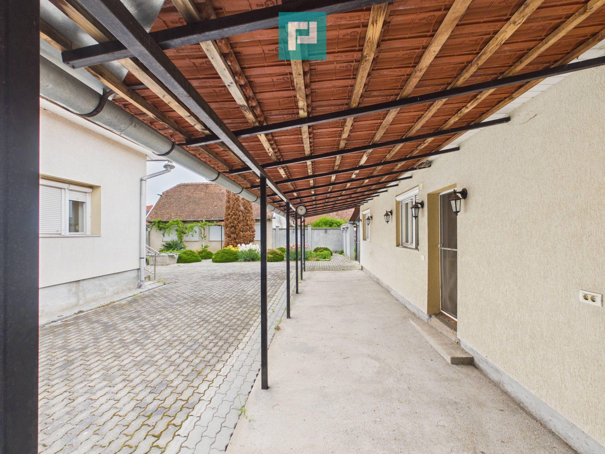 Casă complet modernizată, P+1 în Buteni, Arad - 20
