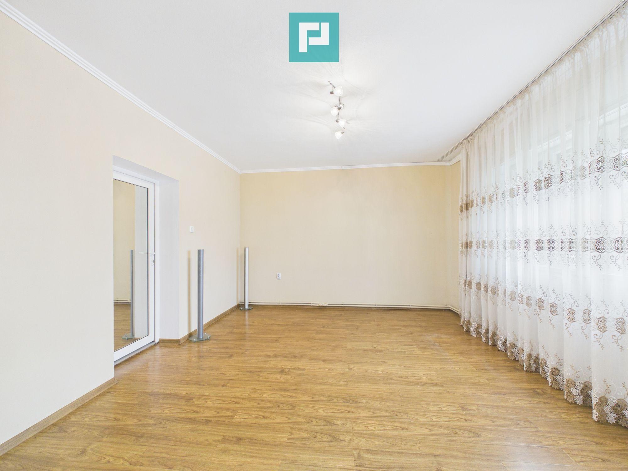 Casă complet modernizată, P+1 în Buteni, Arad - 11