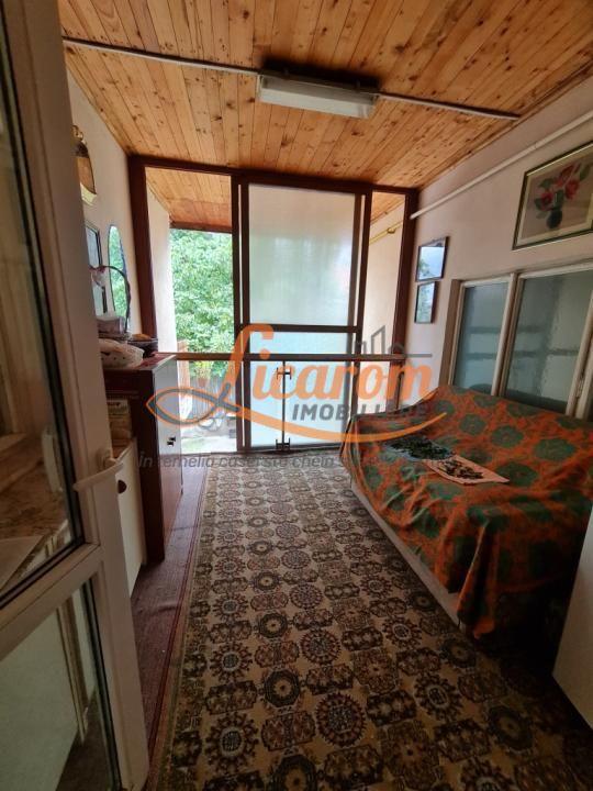 Proprietate individuala-3 apartamente,spatiu comercial,garaje,gradina,curte - 14