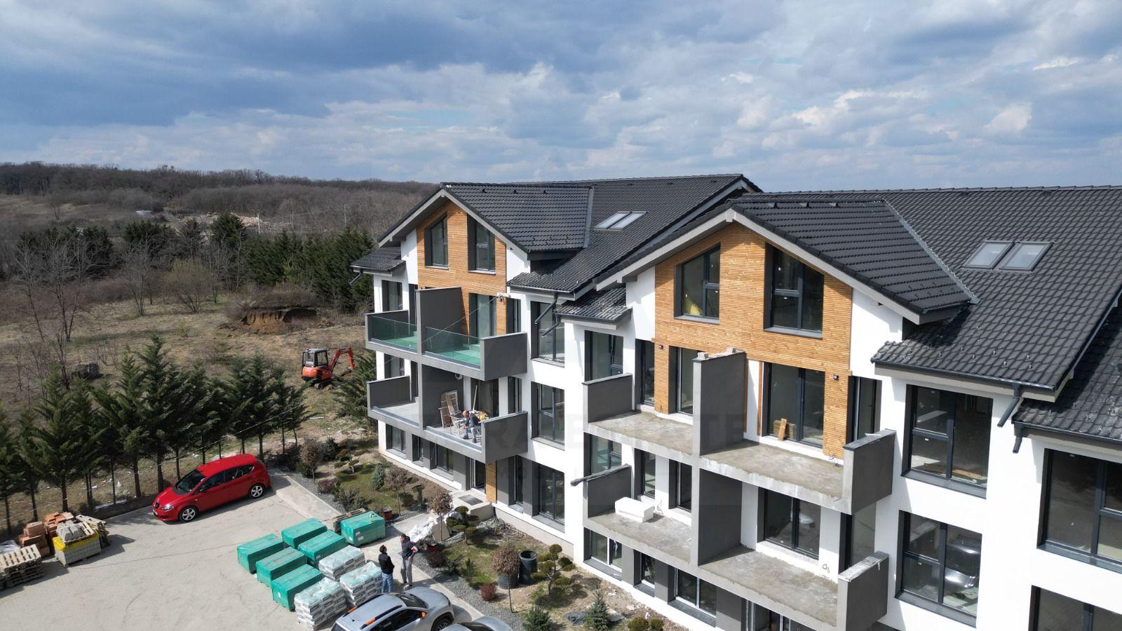 Apartament premium 61.4 mp utili 3 camere 2 bai curte 50 mp Cristian - 1