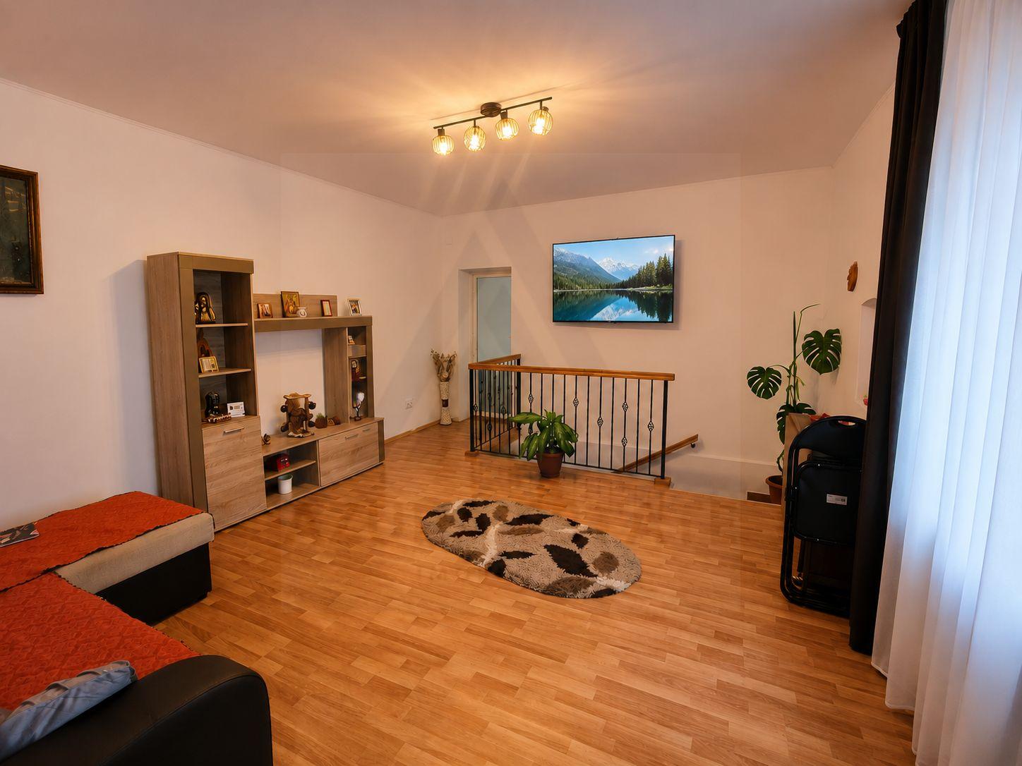 Casă cu 2 apartamente 140 mp utili pivnita si curte 289 mp in Turnișor - 2