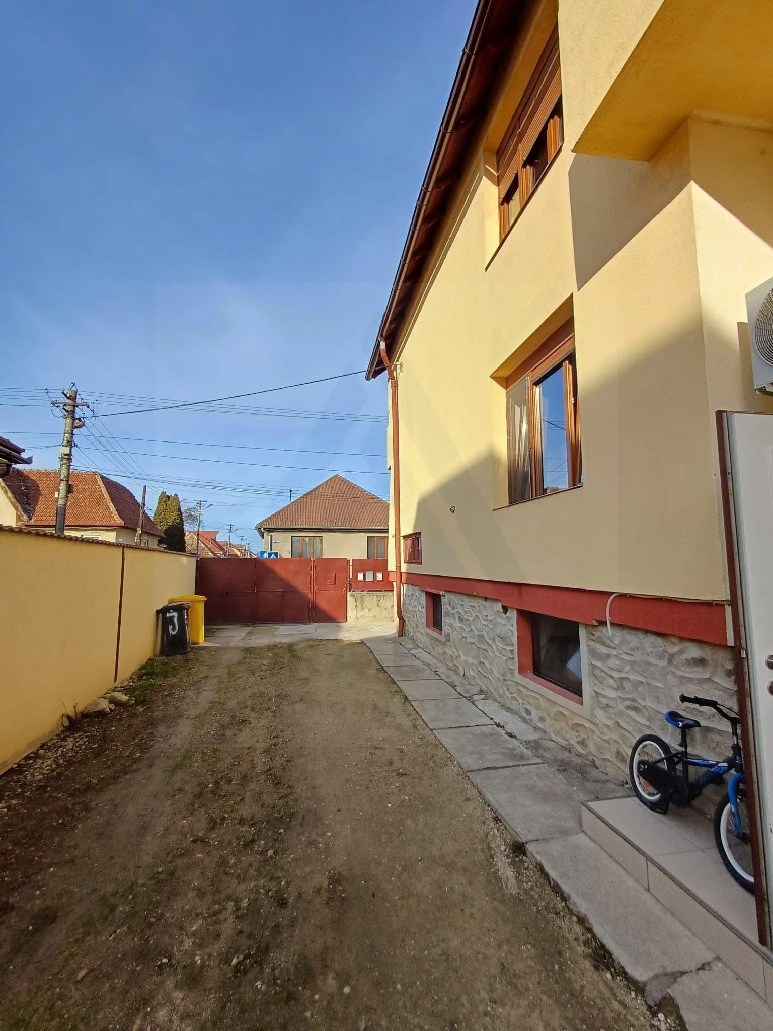 Casă versatila intretinuta 143 mp utili 5 camere 3 bai pivnita Lazaret - 19