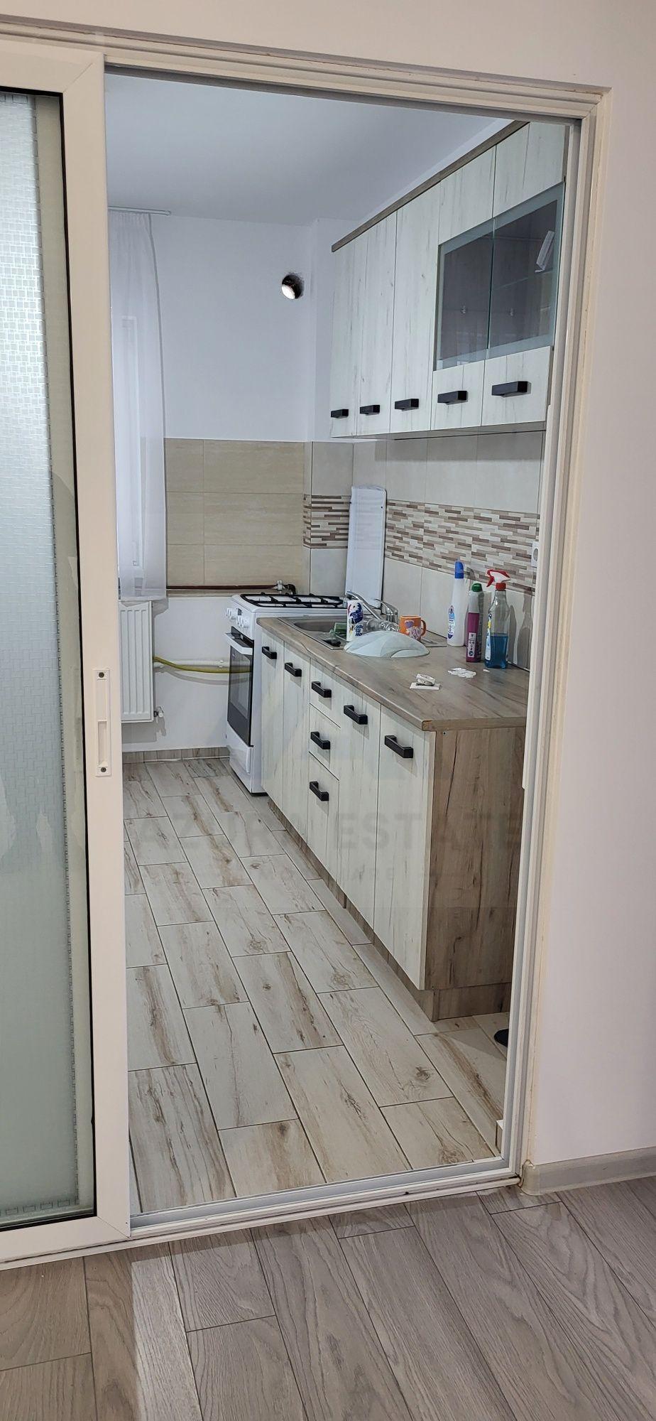 Apartament 3 camere 3 balcoane etaj 1 parcare zona Calea Cisnadiei - 5