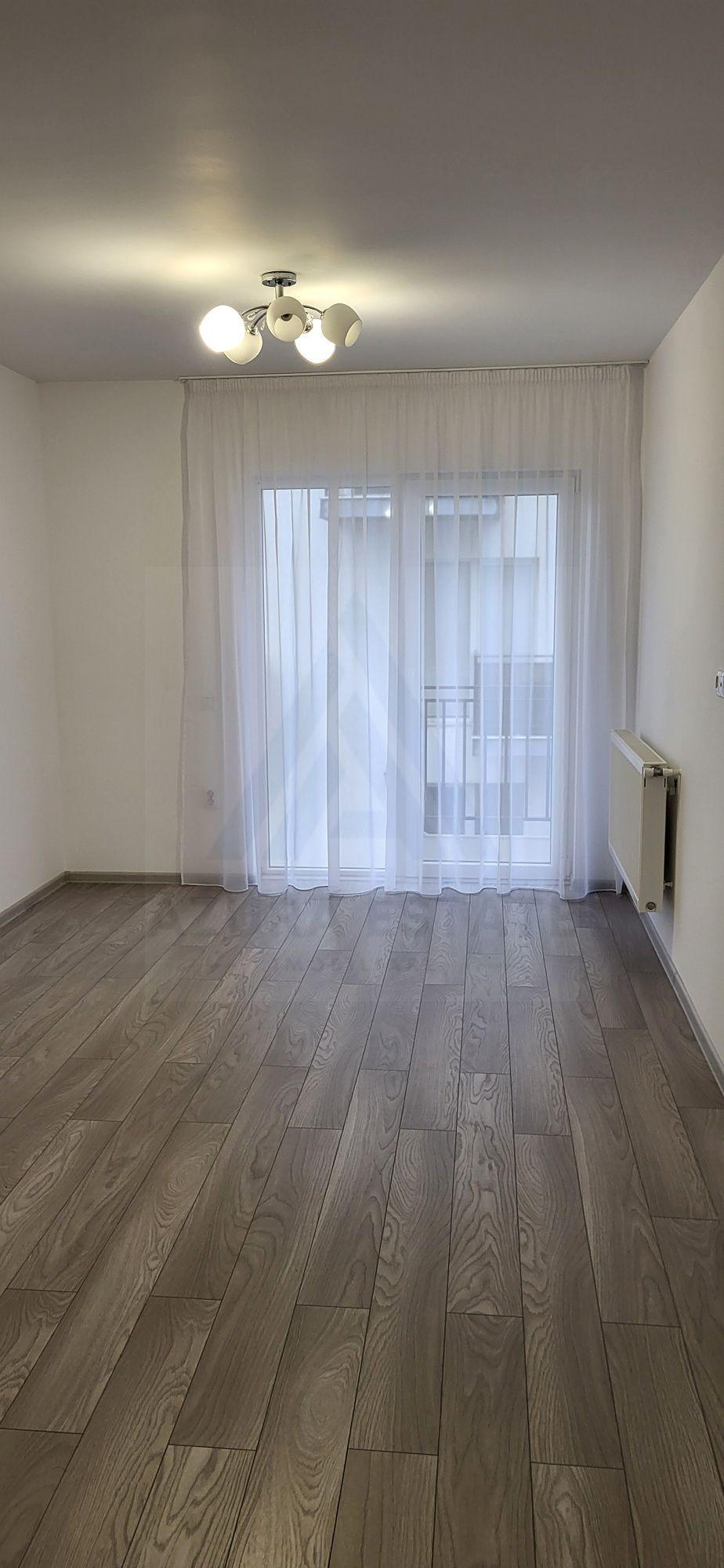 Apartament 3 camere 3 balcoane etaj 1 parcare zona Calea Cisnadiei - 1