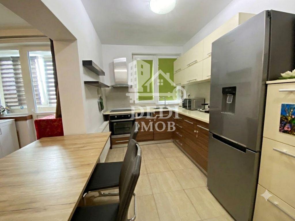 Apartament 3 camere de vânzare in zona Decebal, Oradea - 2