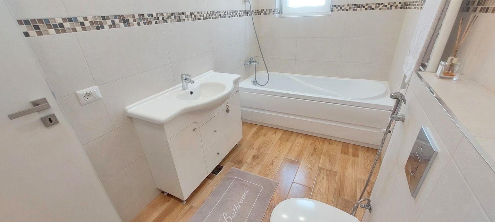 De vânzare casă premium tip duplex, vedere spre Lacul Brates - 16