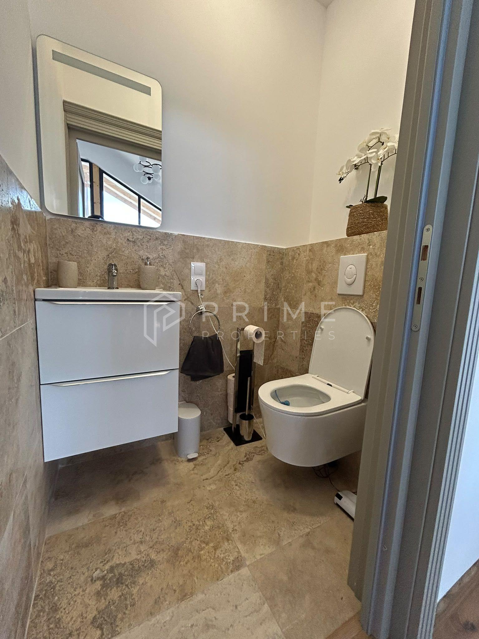 Casă modernă de închiriat – Eleganță și confort în Livezeni - 11