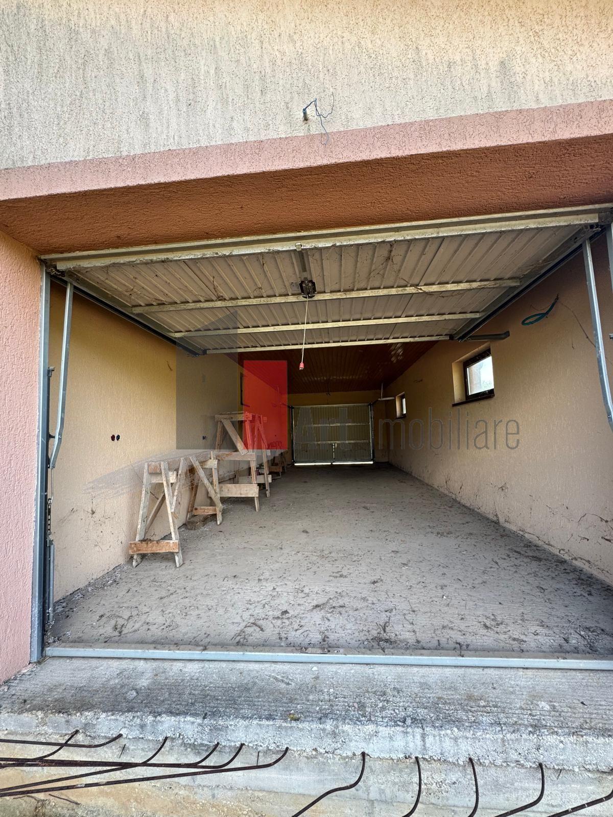 Casa la rosu in Peris - 11