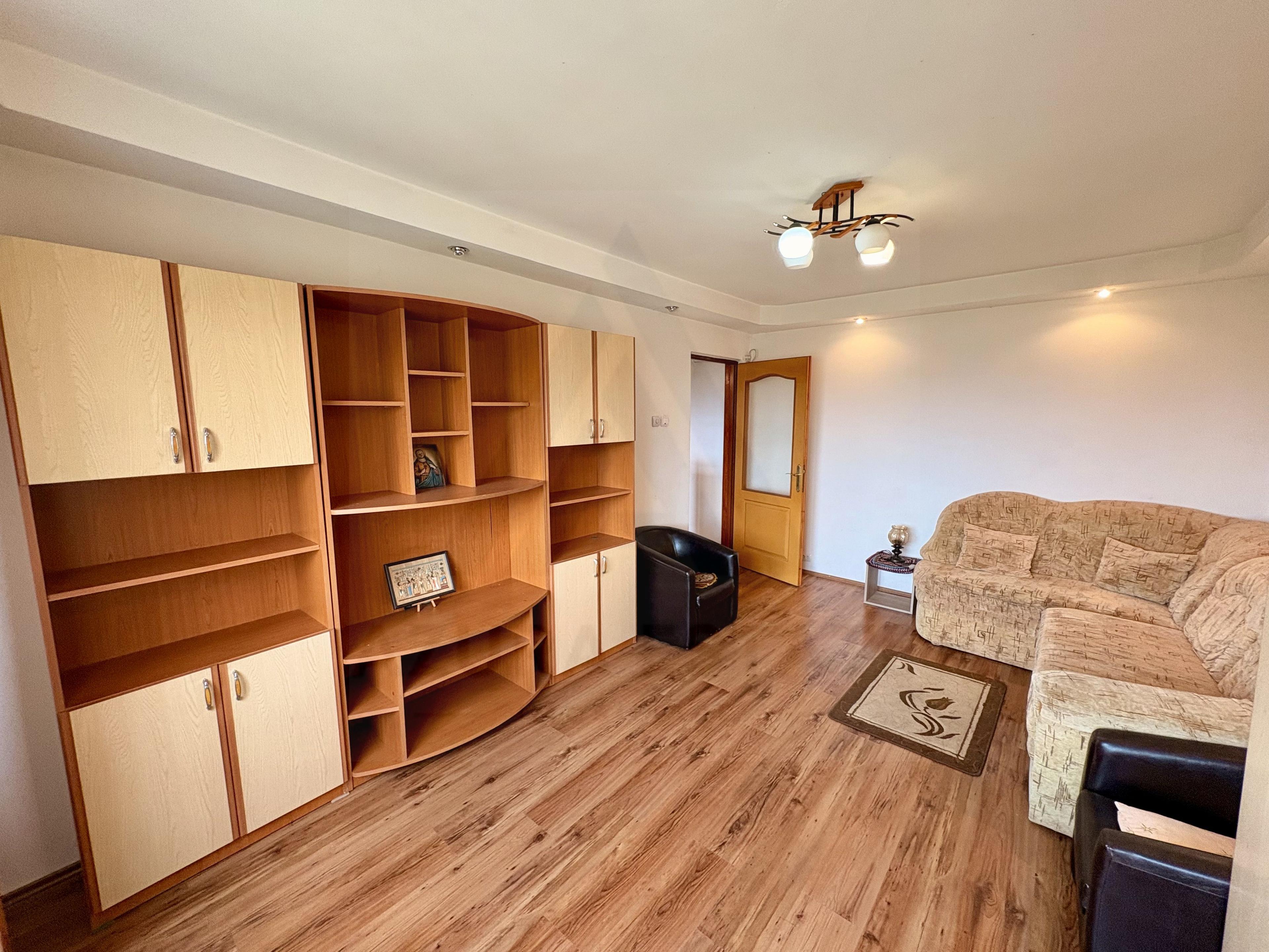 Apartament 2 camere decomandat cu balcon și pivniță în Vasile Aaron - 1