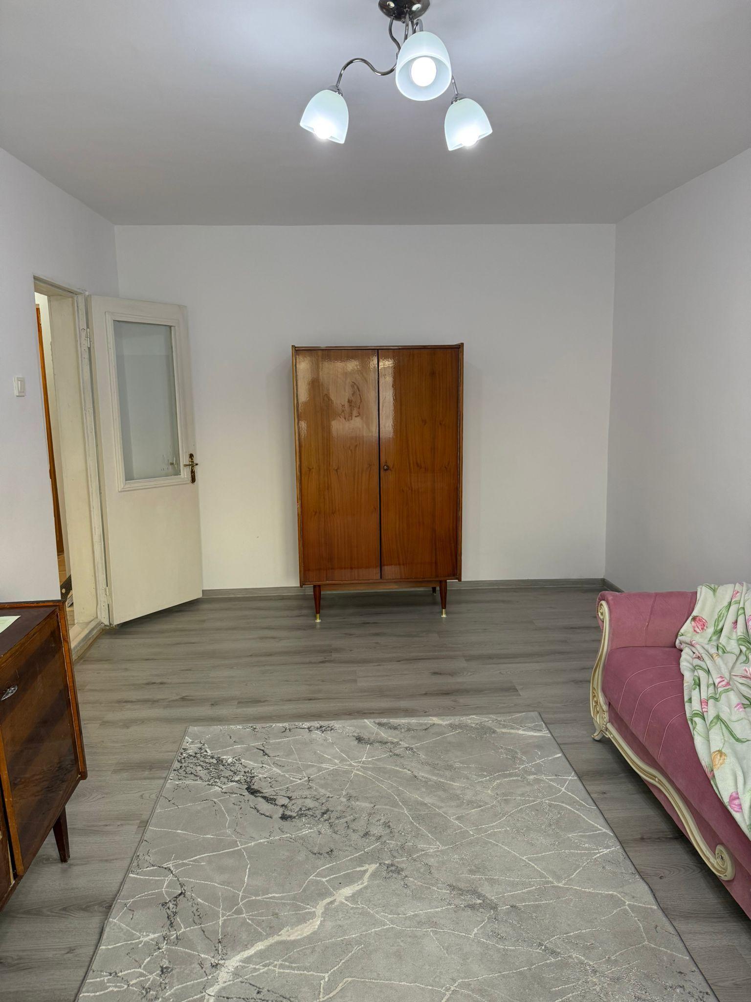 De vanzare apartament cu 2 camere, etaj 4/4, recent renovat, 27.000 euro - 2