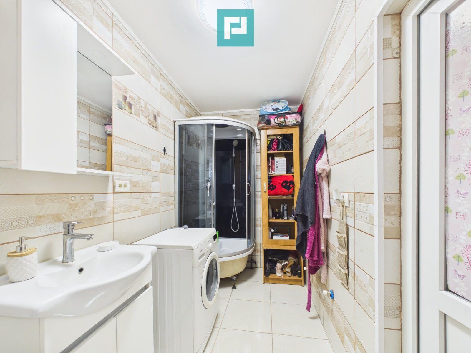 Casă P+E cu două apartamente, zona Drăgășani - 6
