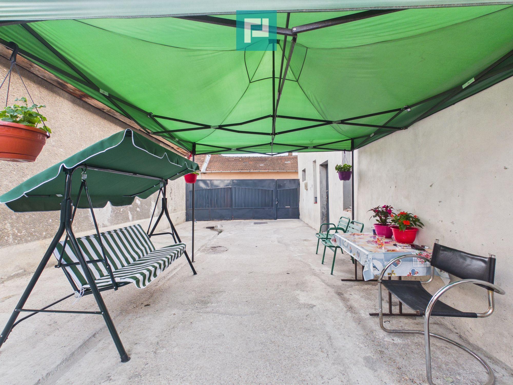 Casă P+E cu două apartamente, zona Drăgășani - 5