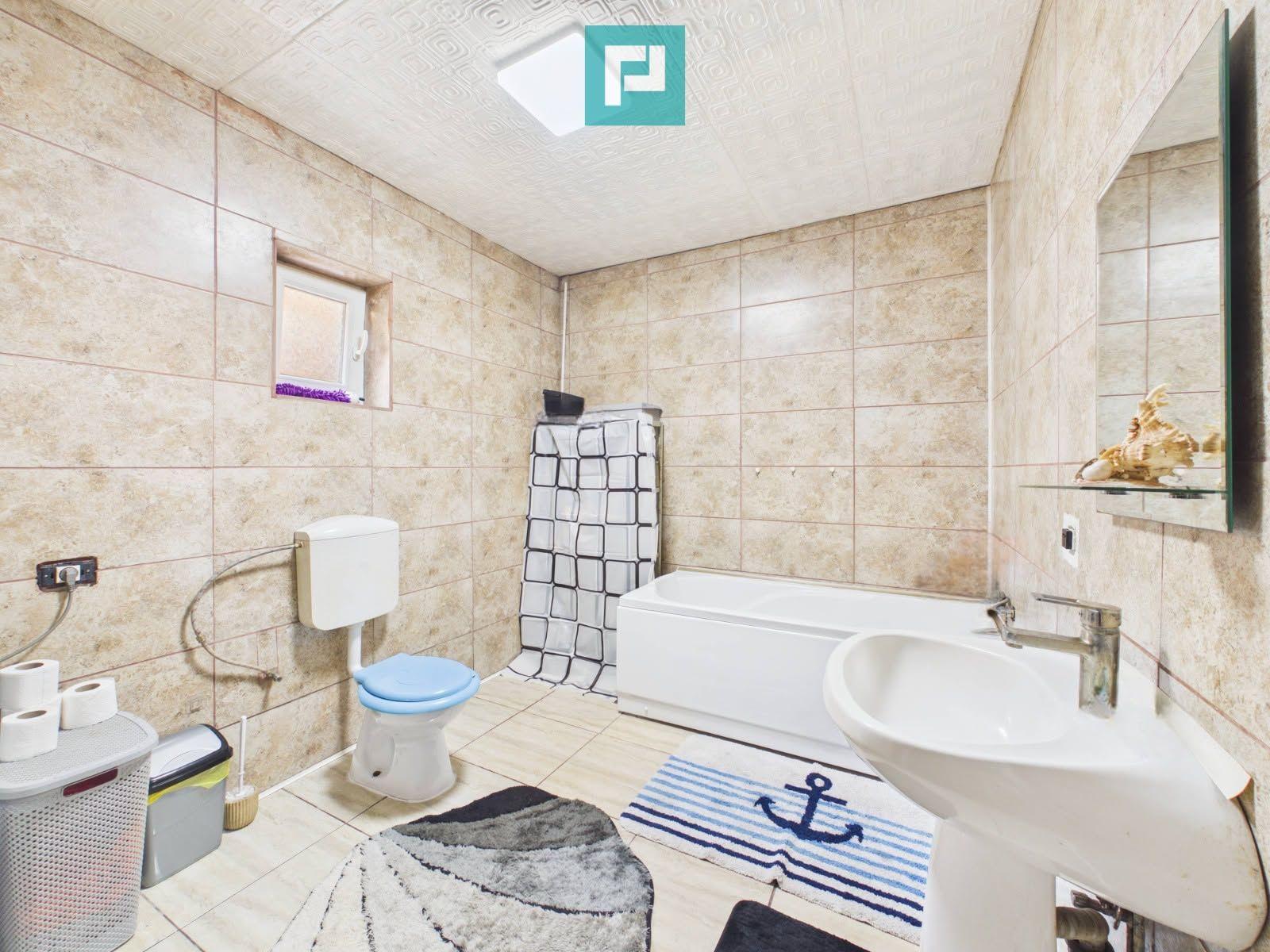 Casă P+E cu două apartamente, zona Drăgășani - 8