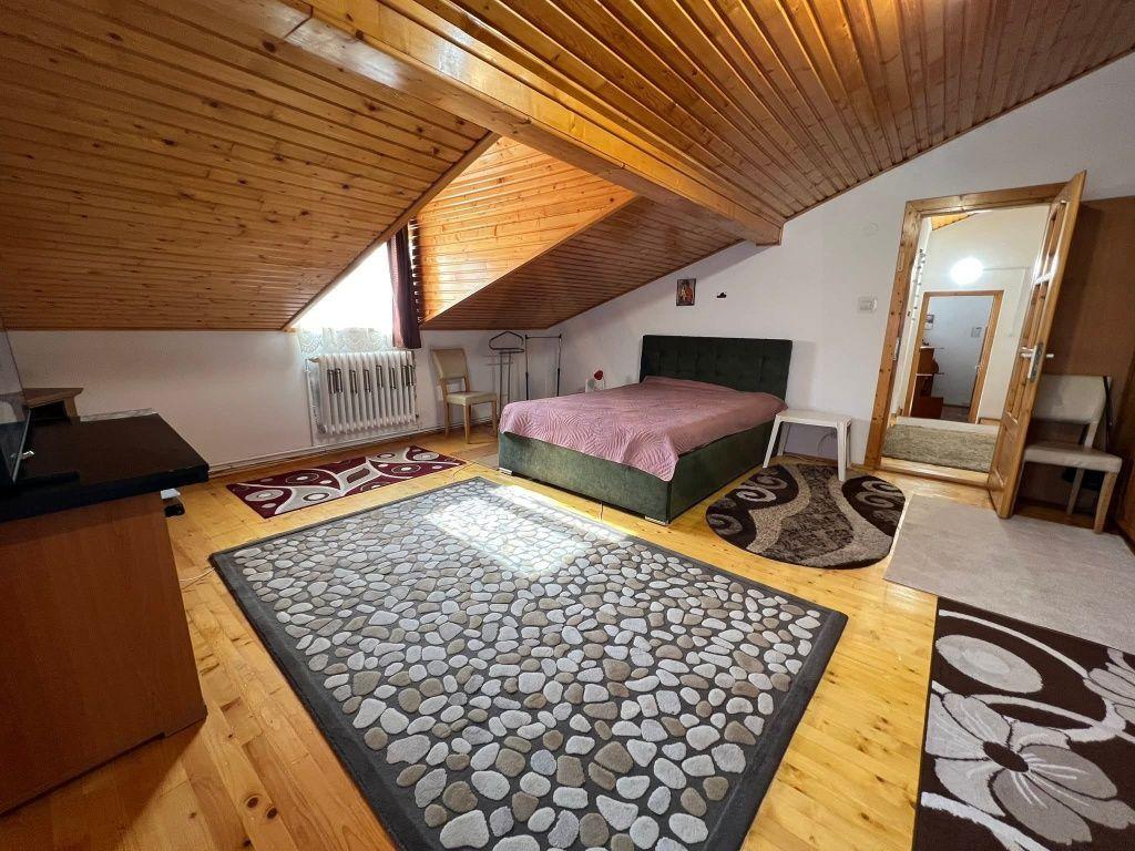 Casa 3 camere 80 mp utili curte comuna balcon zona Școala de Înot - 2