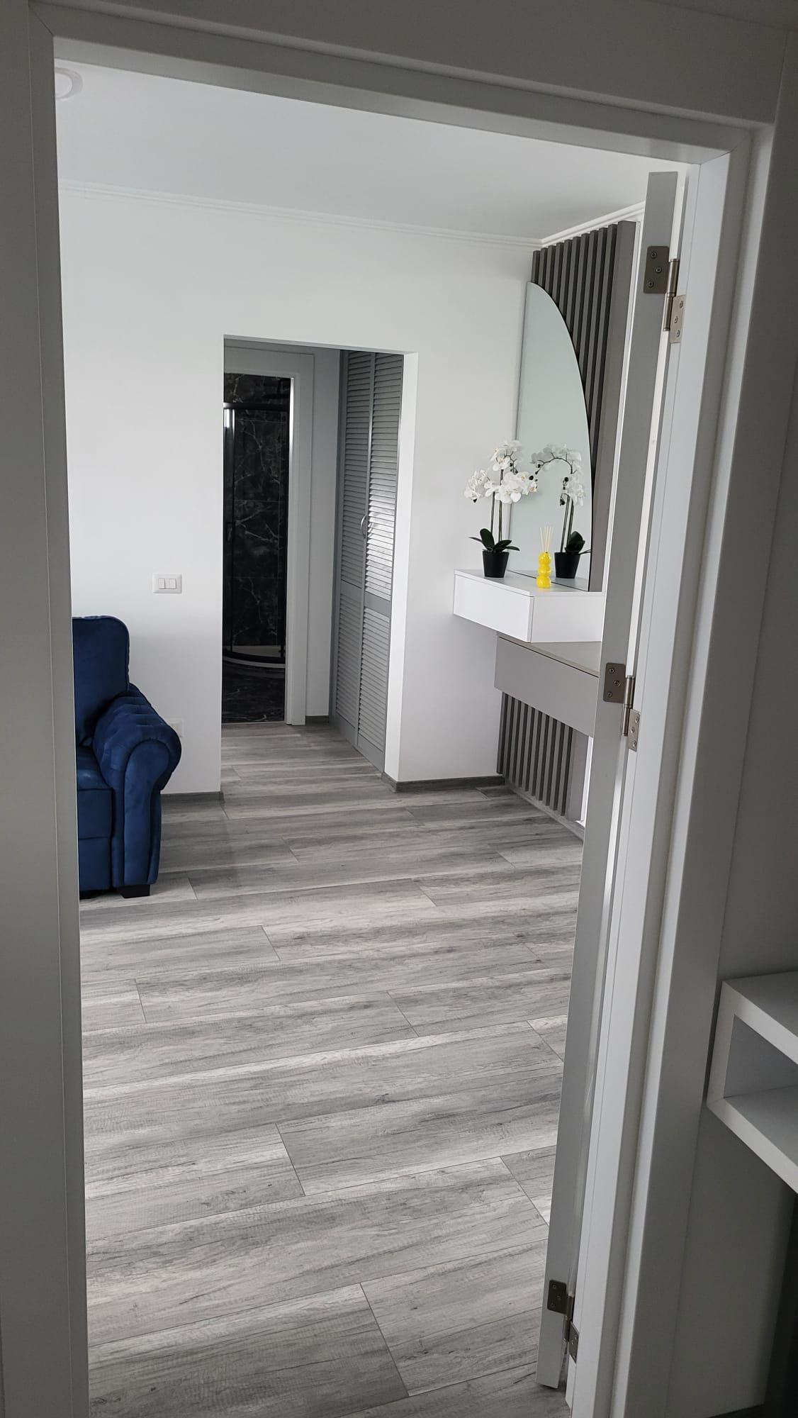 De inchiriat apartament cu 2 camere la Papadie, etaj 3, renovat, 500 E - 11