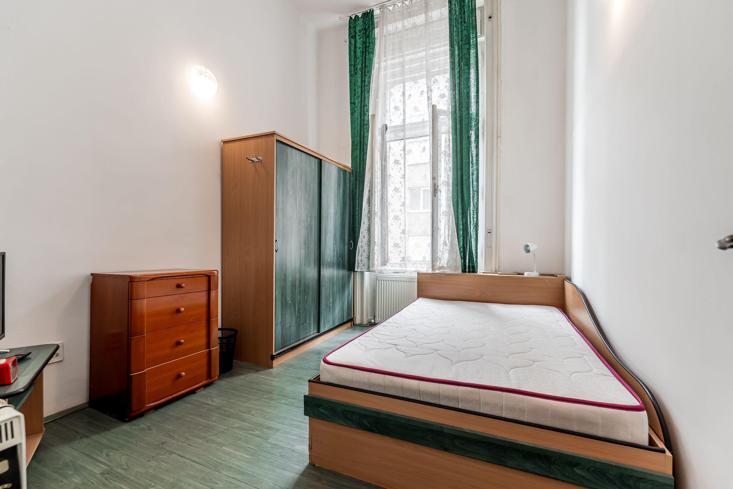 Apartament ultracentral cu 3 camere plus un bonus Comision 0 - 4