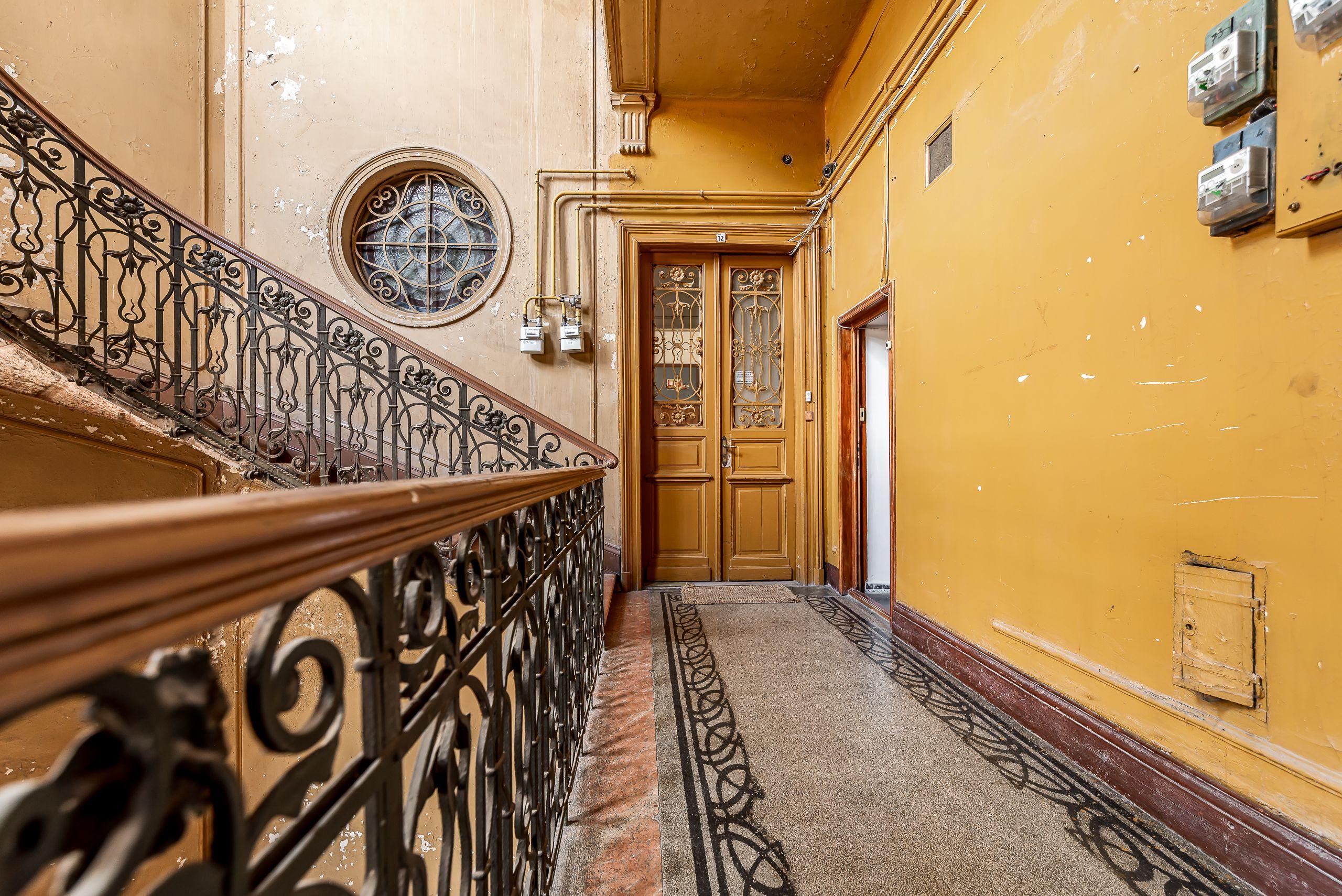 Apartament ultracentral cu 3 camere plus un bonus Comision 0 - 5
