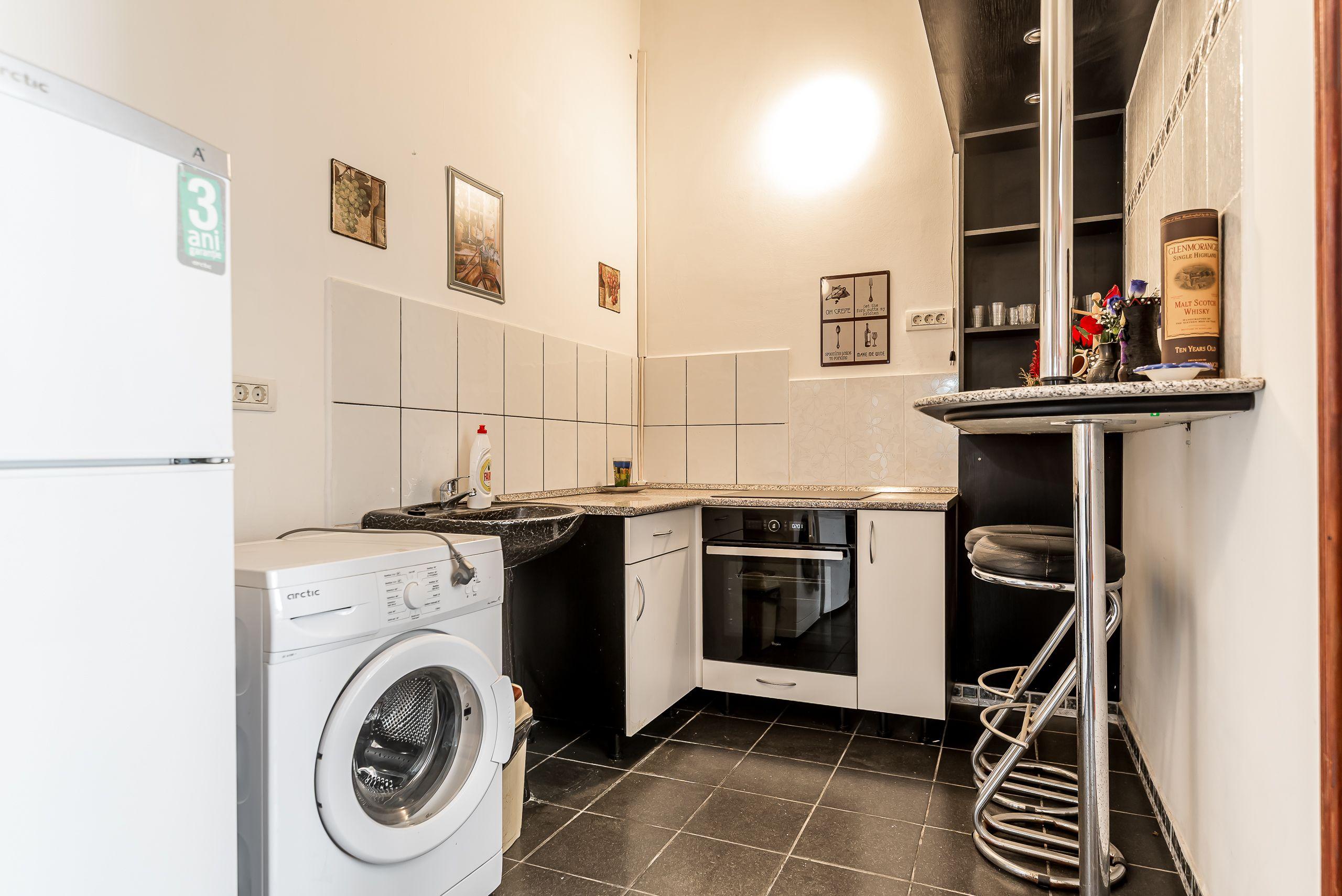Apartament ultracentral cu 3 camere plus un bonus Comision 0 - 3