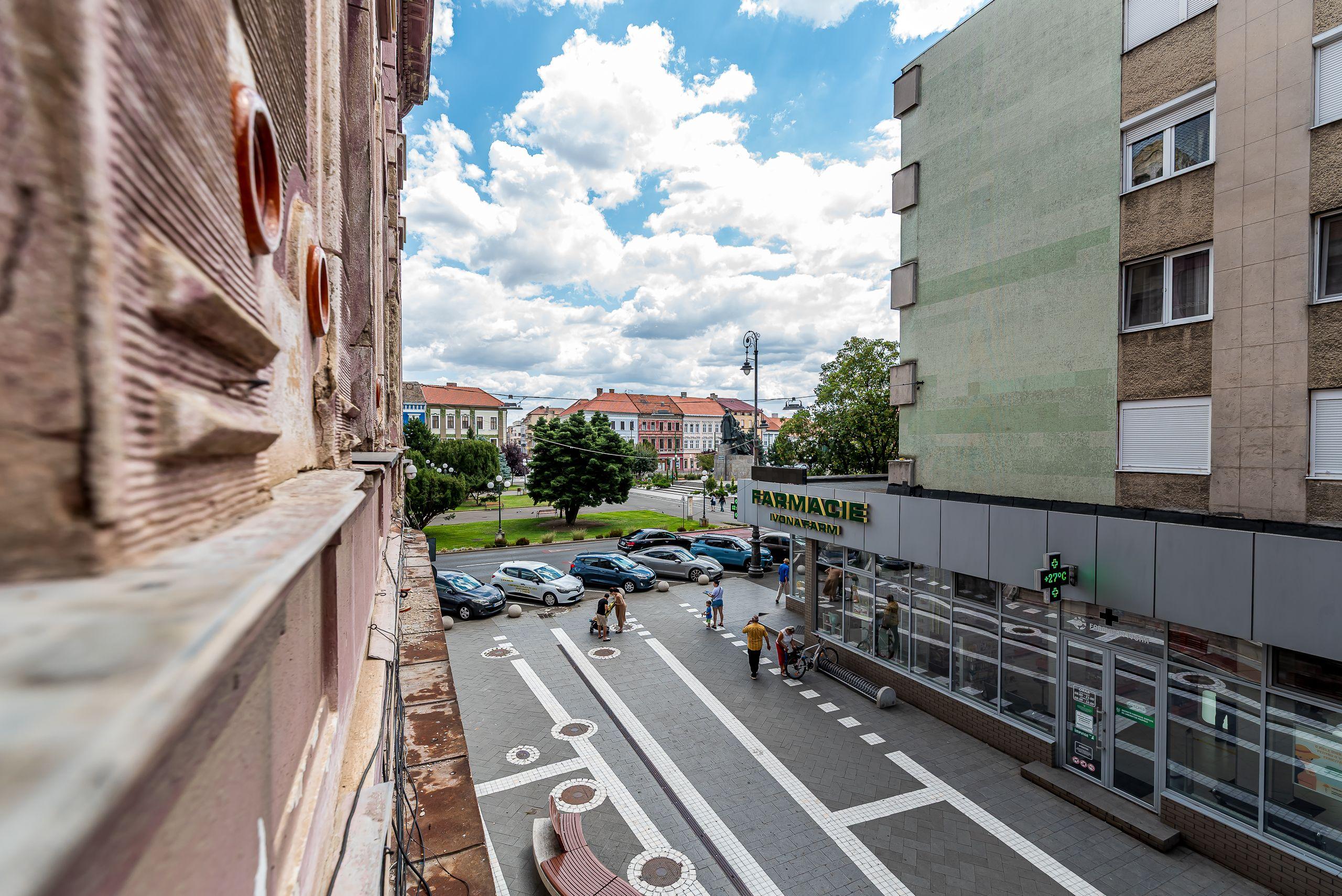 Apartament ultracentral cu 3 camere plus un bonus Comision 0